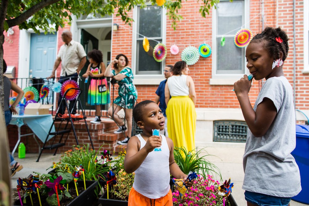 Cute South Philly kids eat ice pops at block party wedding, Philadelphia documentary photographer