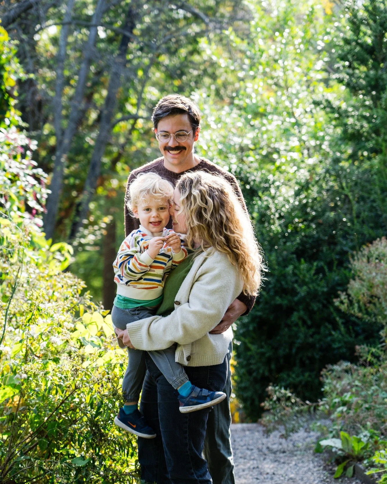 Your toddler never stops moving and is happiest with his hands full of dirt? Say less 😍

#philadelphiafamilyphotographer #phillyfamilyphotogrpaher #bartramsgarden #phillyfamilyphotography #phillyfamilysession 

Welcome to the #LayersOfLoveLoop &mdas