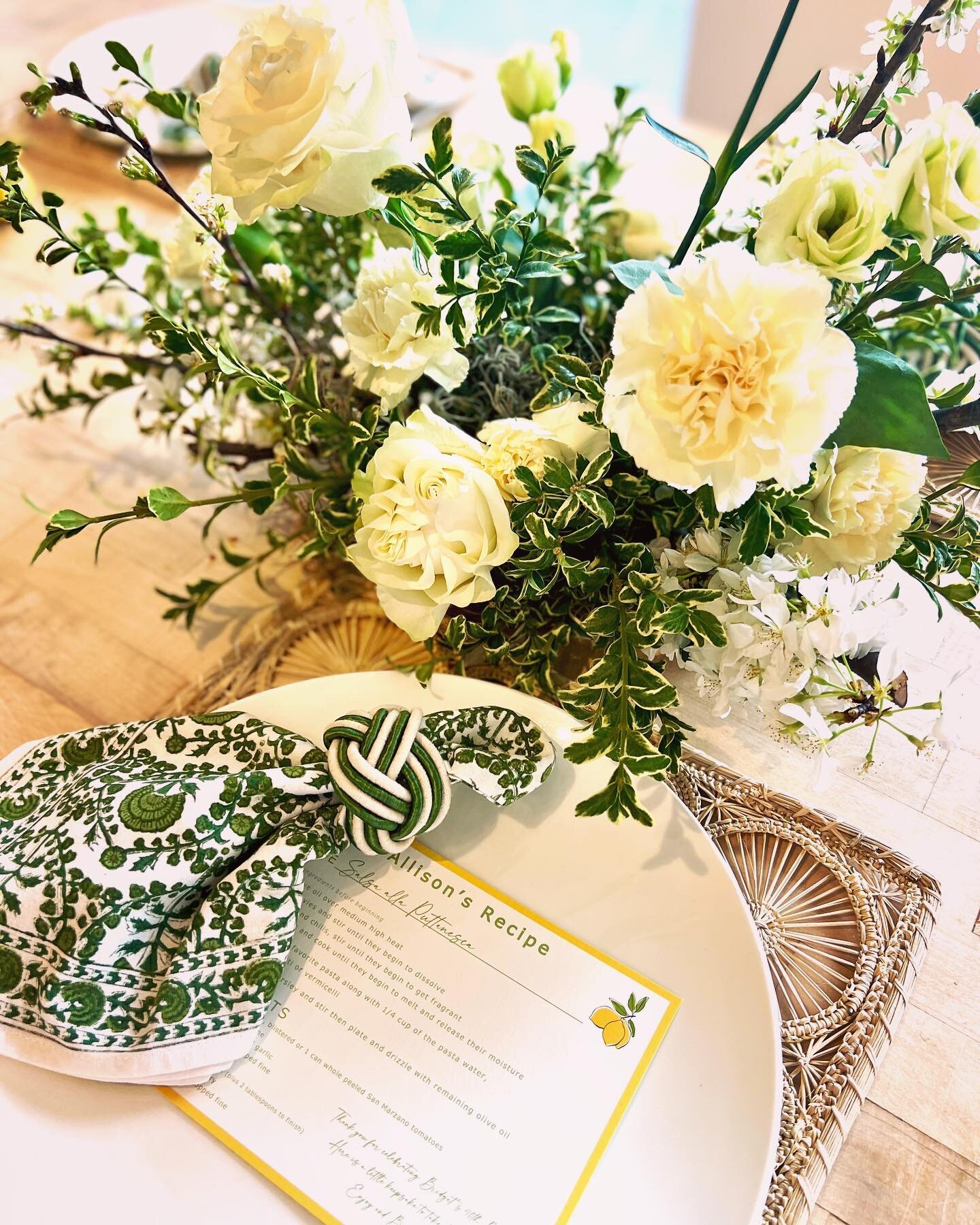 Buon Appetito! 🍋 Recipe cards used as place cards set the tone for this 40th birthday cooking class! We always love a cute, custom idea @jameskennedy_events gives us to create! #scribblerpink #partyplanning #recipecards #details #wevowtomakeitbeauti