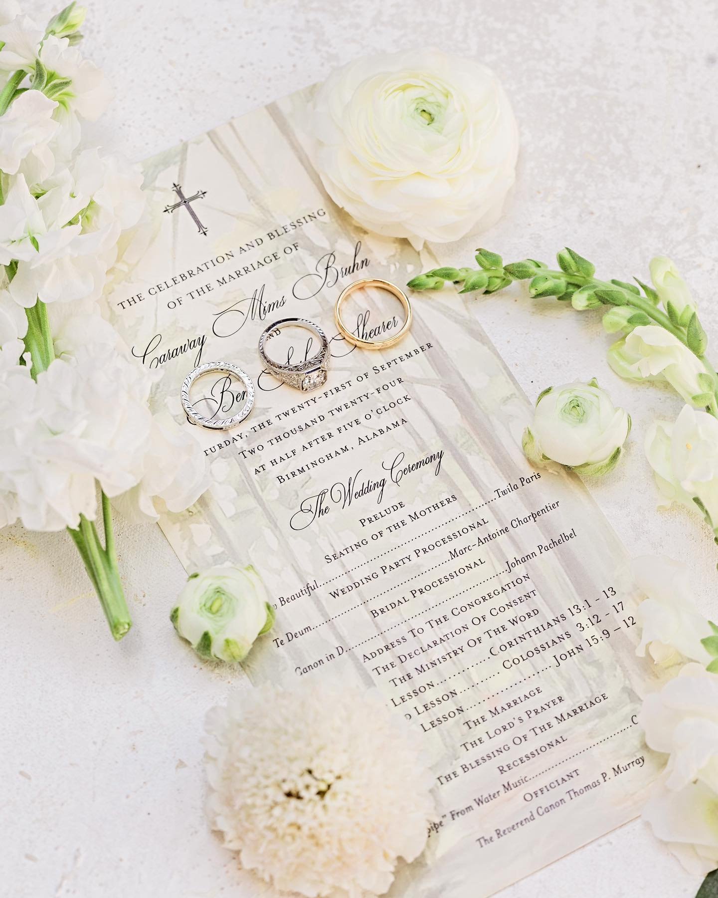 feels like fall today🍁🍃🍂 and this is the perfect wedding suite to showcase that feeling. custom artwork, by a friend of the mother of the bride, was used as a vellum overlay for the invitations and also as a background on the wedding programs. we 