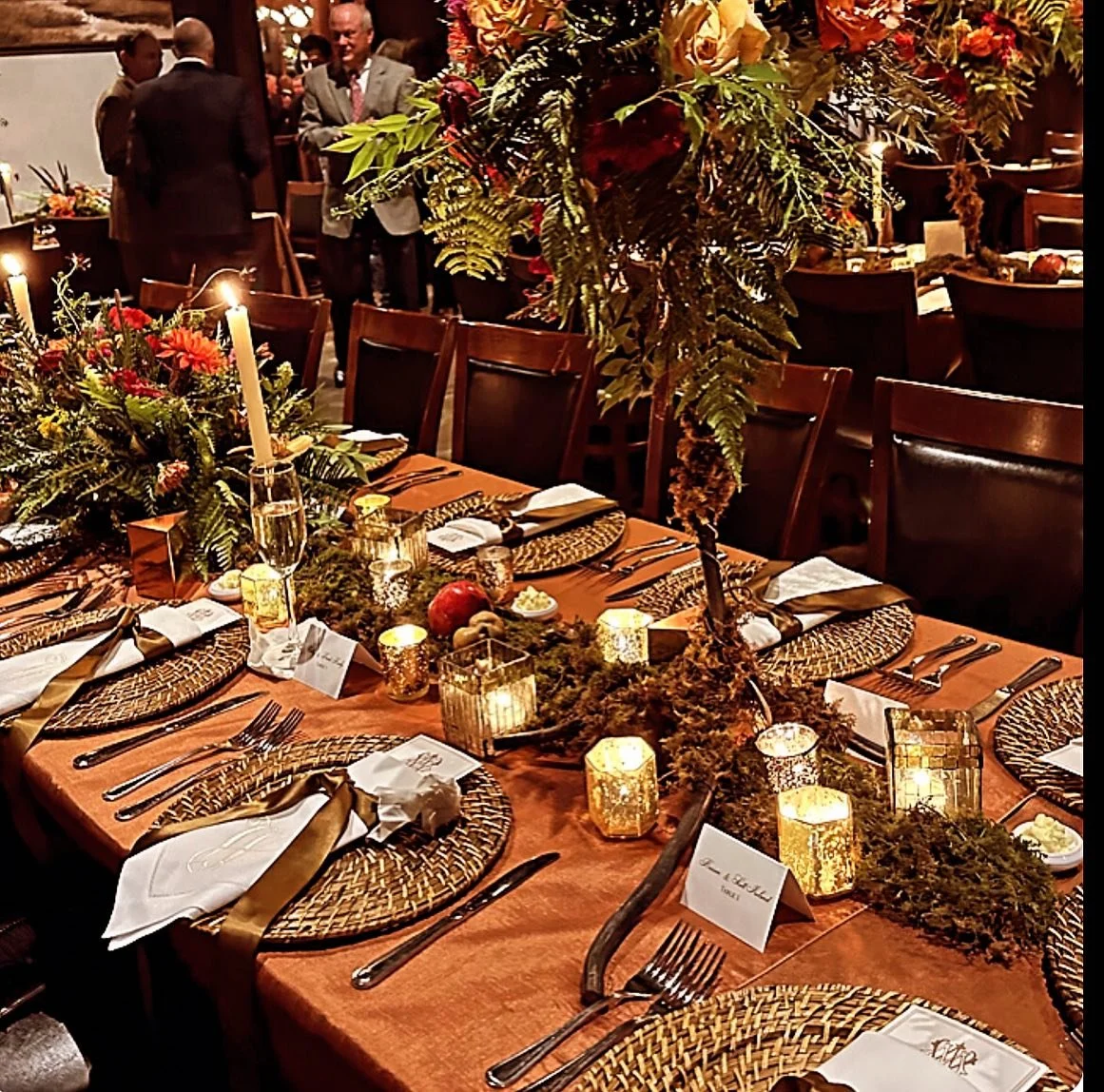 we love the warm, cozy hues for this fall rehearsal dinner 🧡💛🤎 we picked a custom copper color to match the ribbon around the napkins and it turned out perfectly. #fallrehearsaldinner #wevowtomakeitbeautiful #scribblerevents