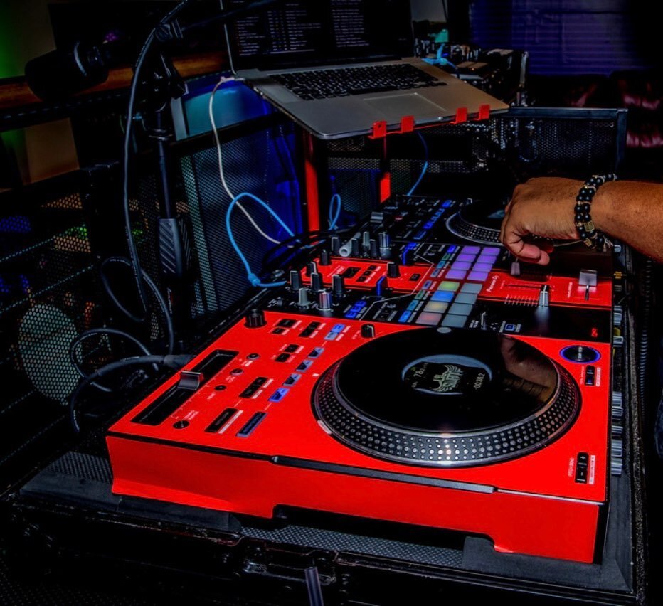 @djrerock864 is on the 1&rsquo;s and 2&rsquo;s tonight! We look forward to spending your Saturday with you!!! 

#theloungegvl #greenville360 #drinks #drinklocal #bar #club #music #greenvillesc #southcarolina #cocktails #greenvilledowntown #womenentre