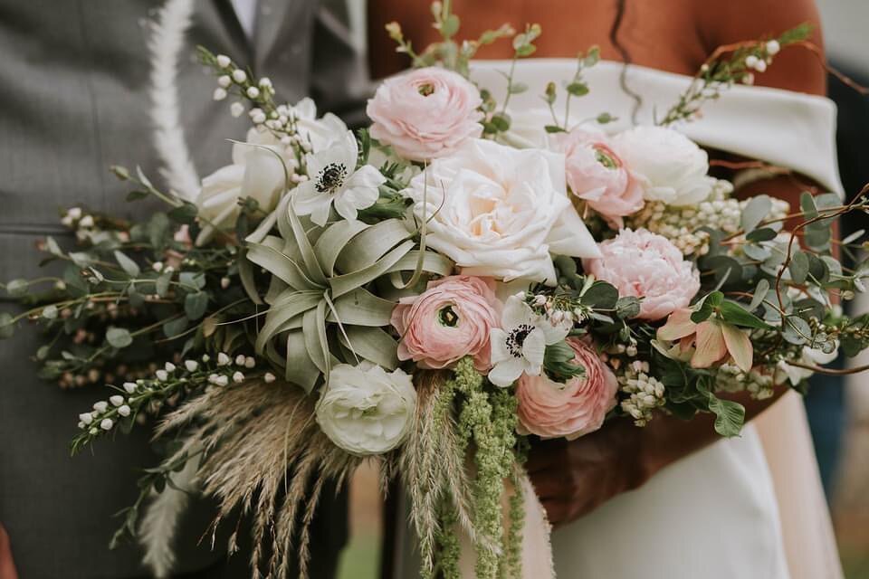 Throwing it back to this gorgeous wedding in spring. Beautiful couple and beautiful photo by @eisleyandoak