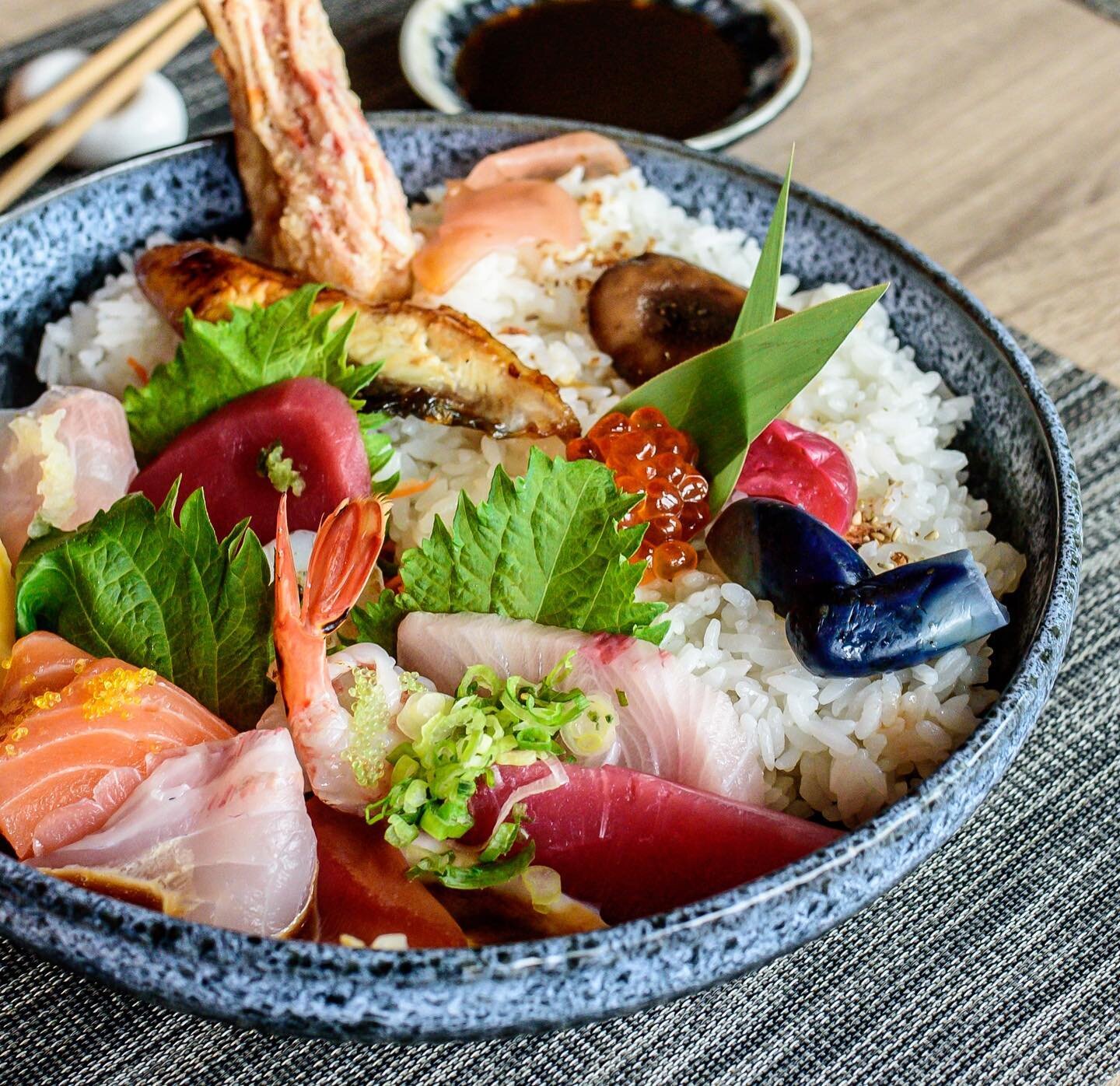 Lunchtime calls for chirashi - available starting at 11:30AM! Join us for dine-in or indulge via pickup and delivery to start the weekend off strong.