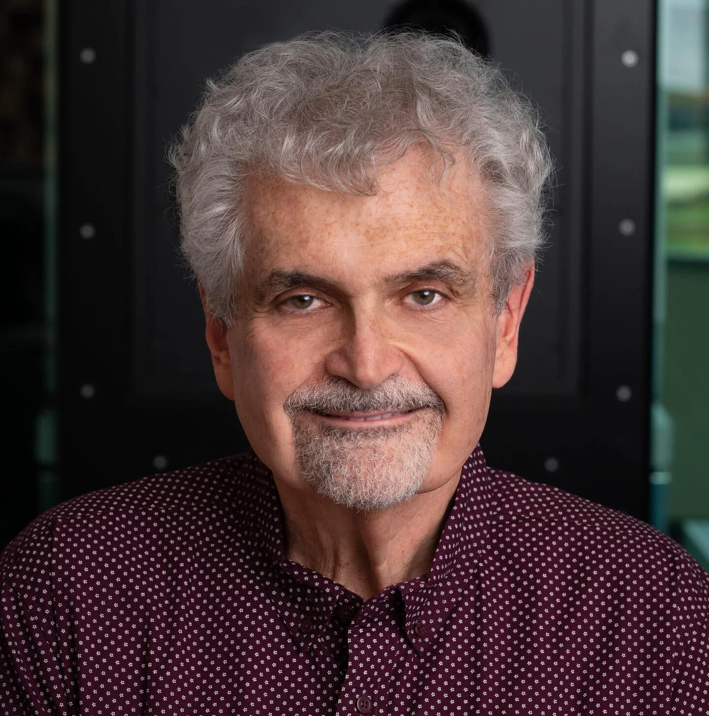 Bill Schnee is an award winning producer, engineer and mix master. He's a legend. His illustrious career includes working with Three Dog Night, Barbara Streisand, Marvin Gaye, the Beatles, Whitney Houston and SO MANY MORE. We had a chat about his new