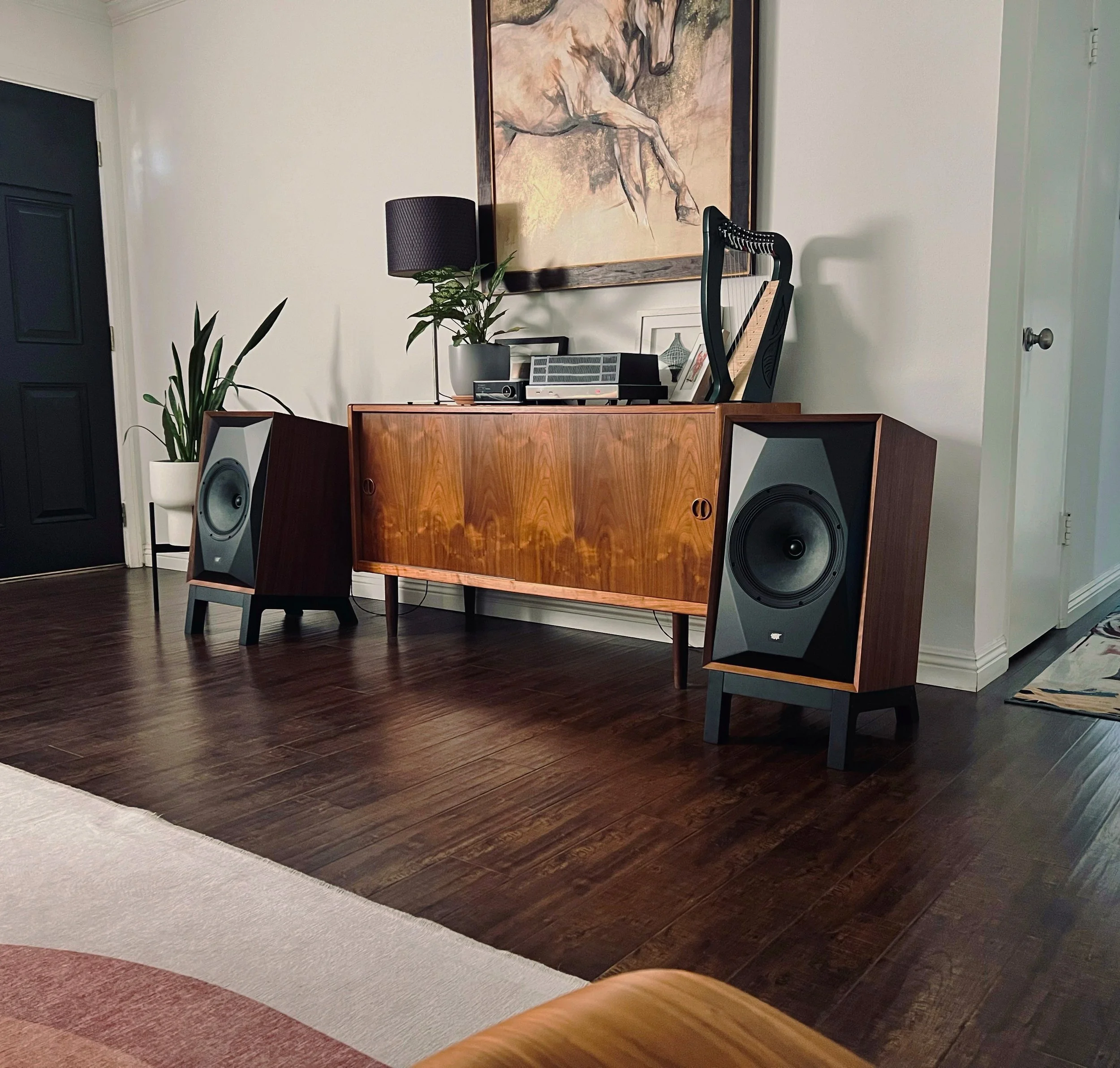 SourcePoint 10 LSS Lifestlye Pair 2.jpg