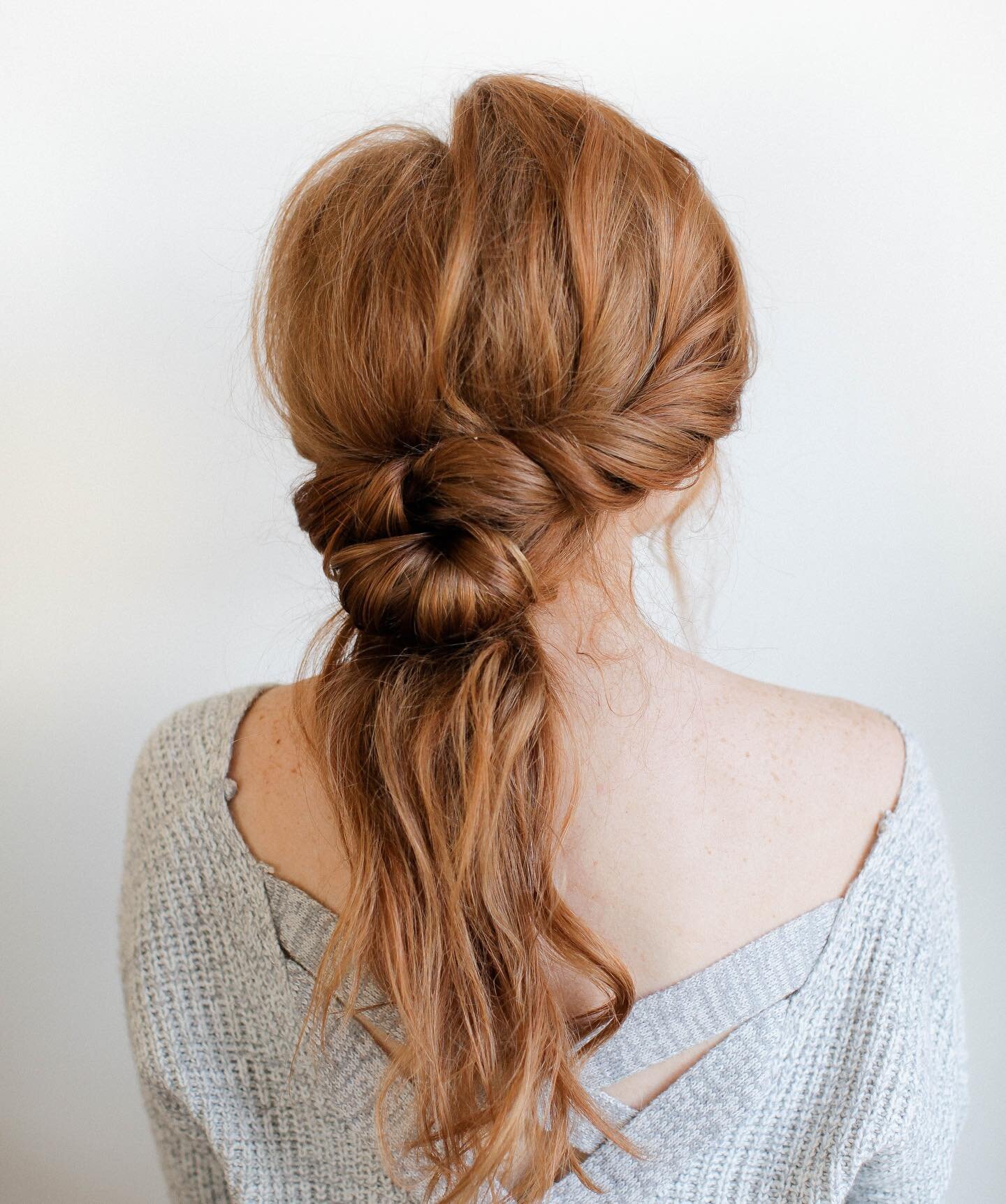 A tiny tutorial for your Friday! 
Start with texture hair- we sprayed @oribe texture spray and loosely curled with teasing in the crown. 
1. Twist each side to form a half up half down 
2. Split the bottom hair in half and tie in knot 
3. Pin it unde