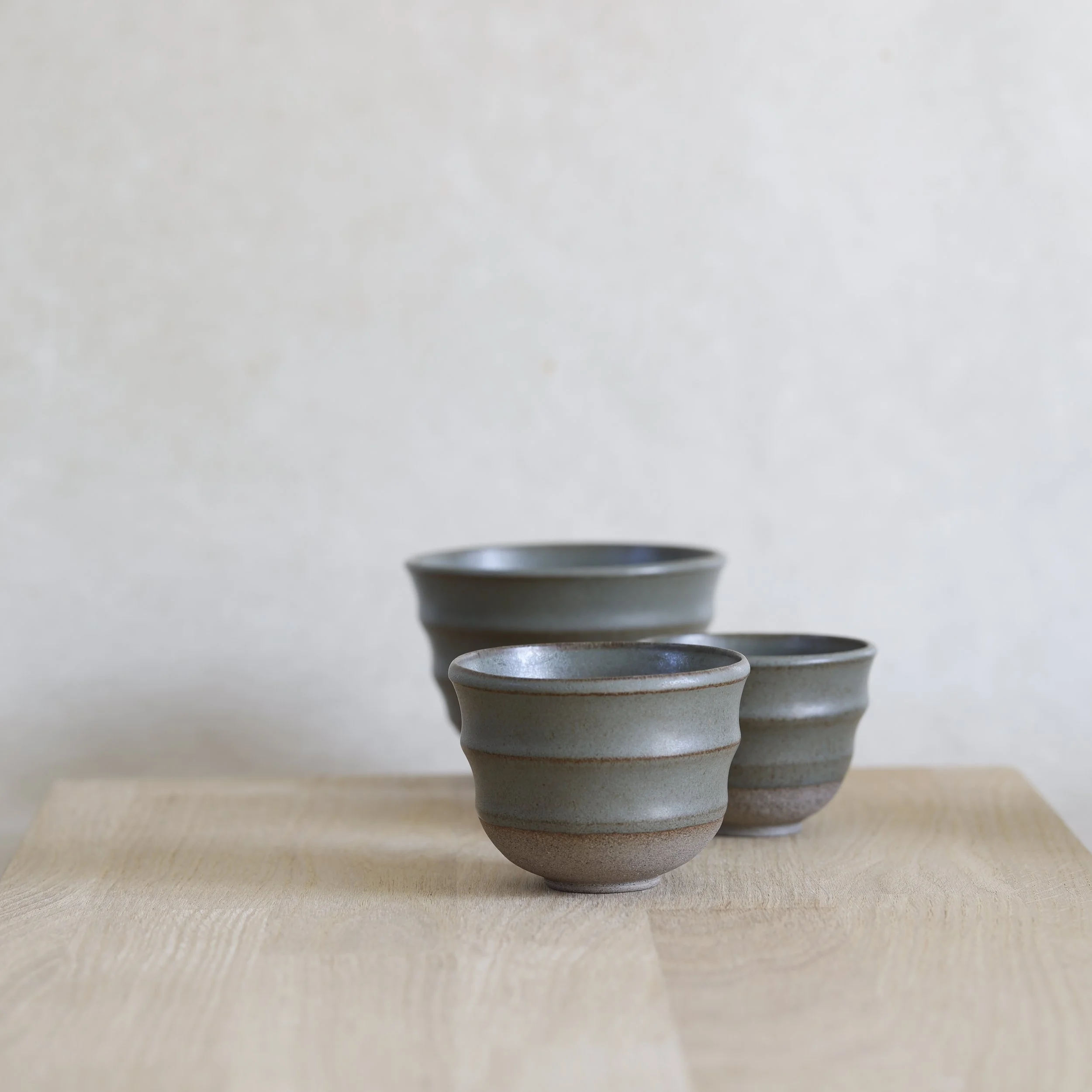Curved edge cup green