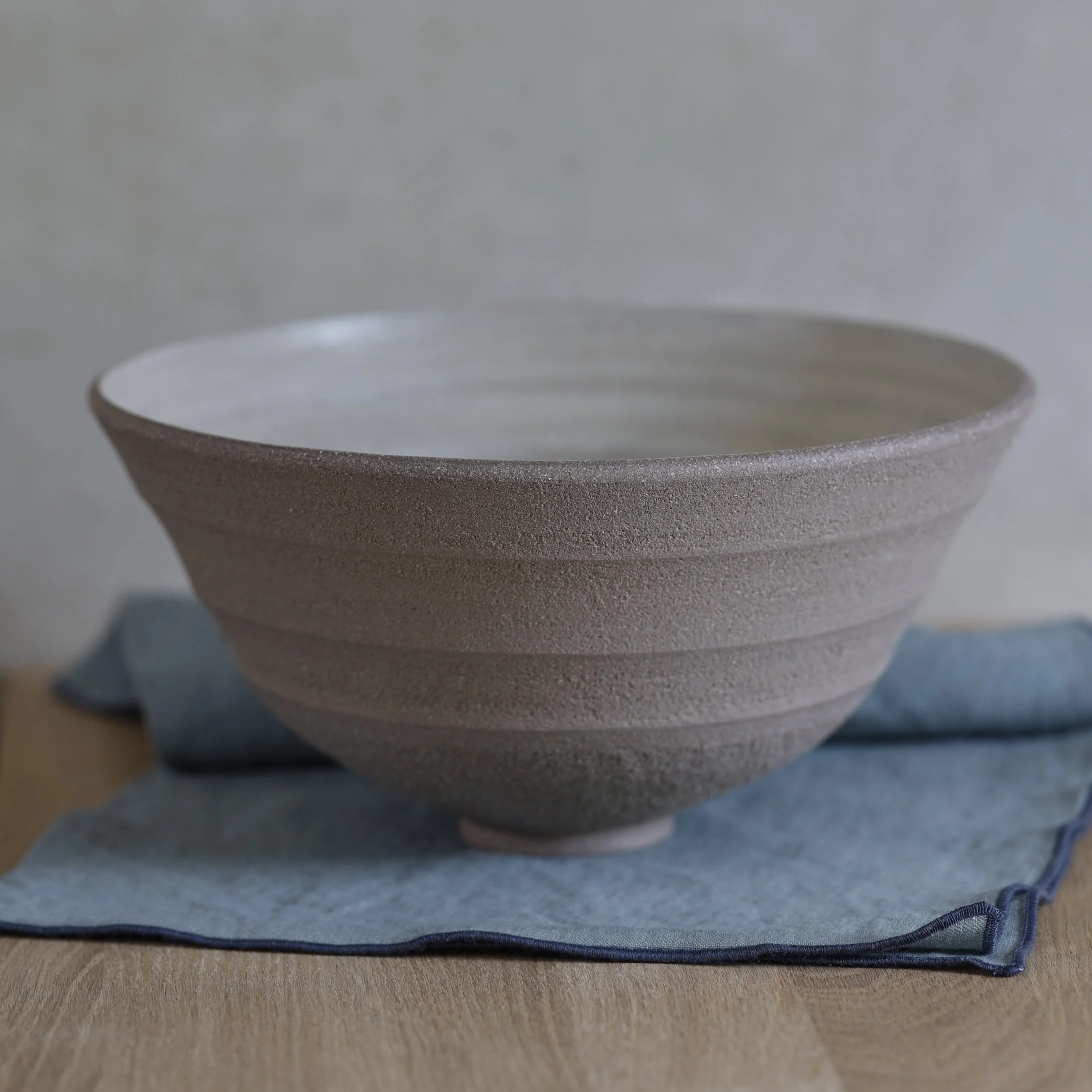 Bowl with facets