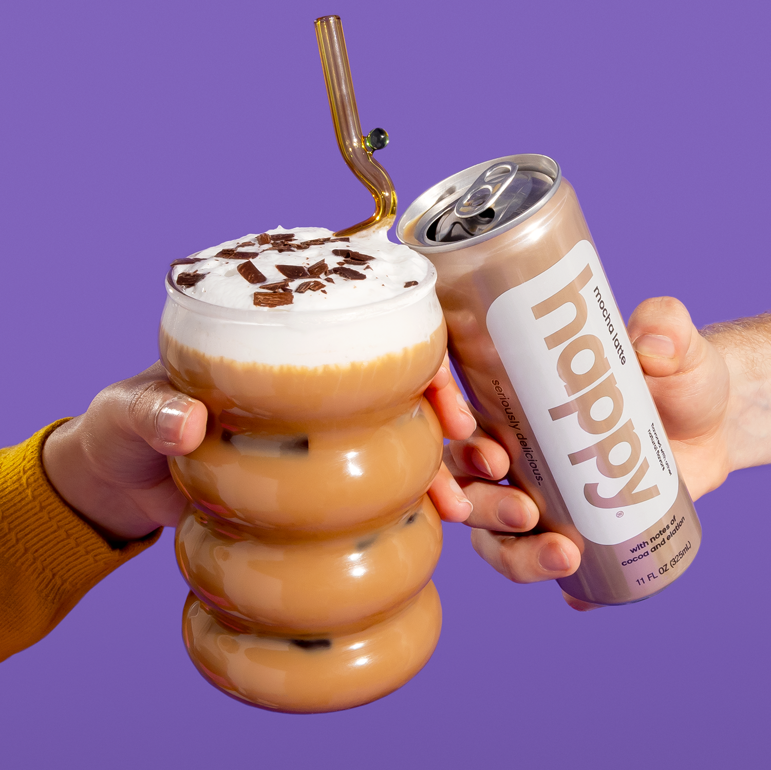 2505_250514_HappyCoffee_S17_Model_Cheers_2273_1x1.png