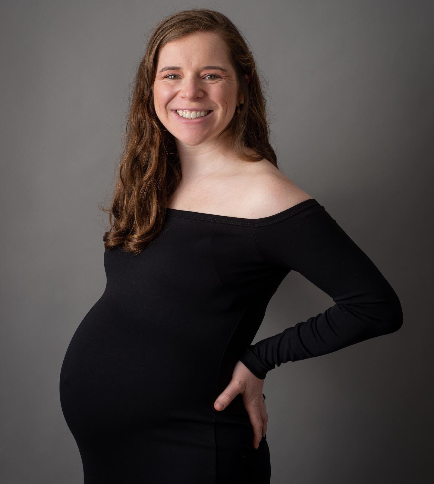 This gorgeous mama runs @themomconnection.co 

She visited the studio for her maternity portraits just in time before baby arrived less than a week later!

Creative Harbor studio owner, @katiering, is best known for her food and product photography b