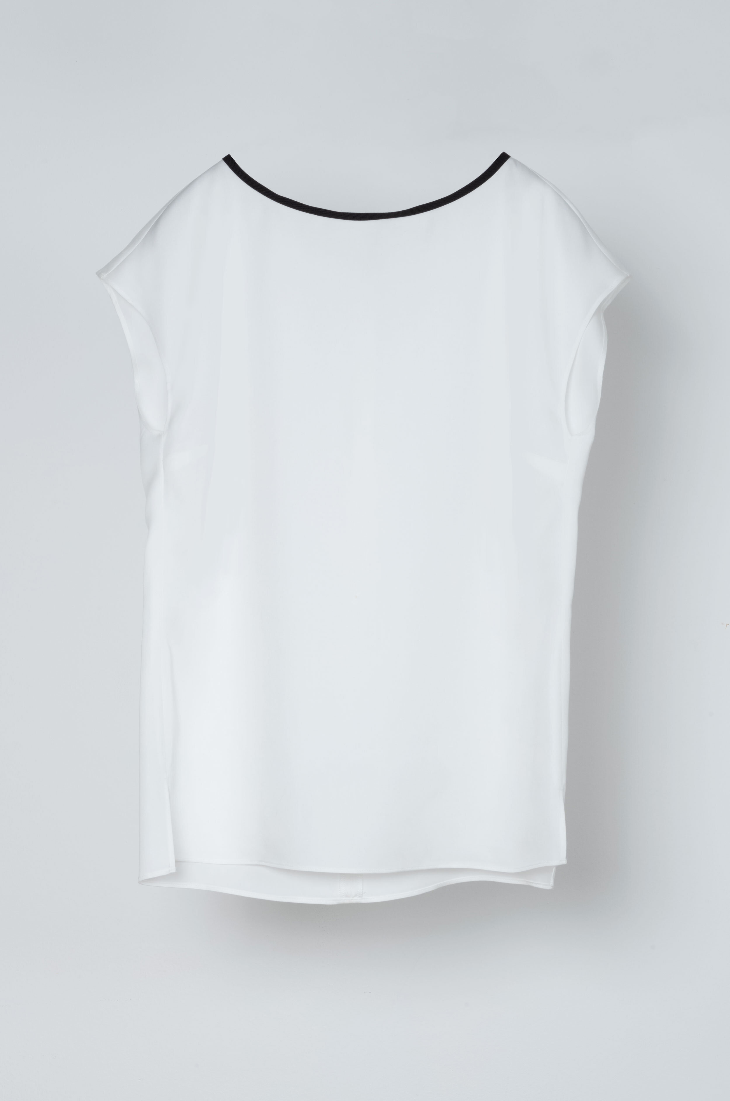 2021-0402Tilda-VT-offwhite.jpg