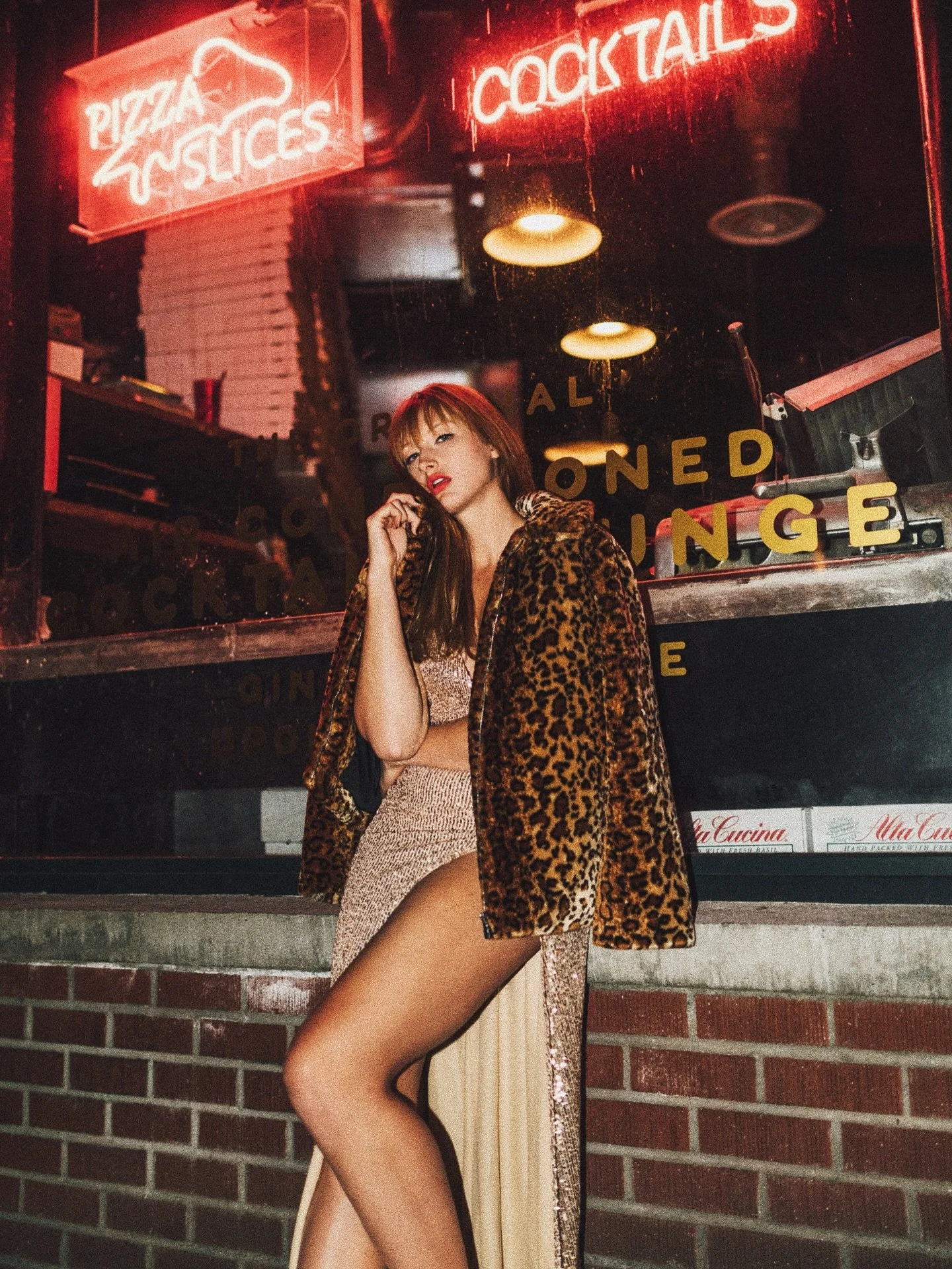 Photo styling tips 💅🏻💎👇🏻

1. Think about how an outfit will look at your location. Look for outfits that either match OR contrast the environment.

2. Decide on the character the subject of your photoshoot is playing. Their wardrobe should simpl