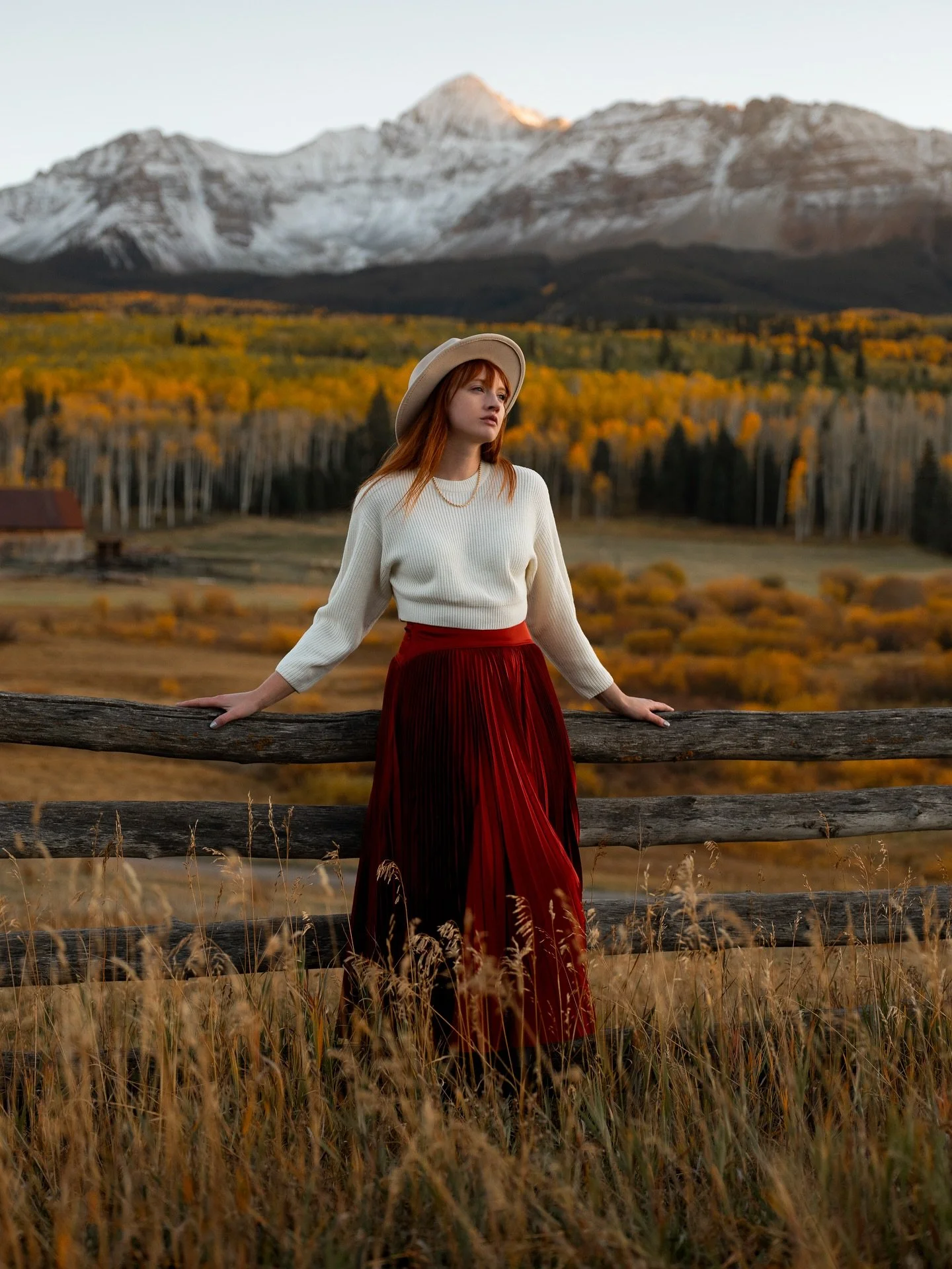 Autumn in the mountains 🏔️🍂

Chasing fall in Colorado truly blew me away. The stunning golden fields, bright orange aspens and snowy mountain peaks were so picturesque, it felt like stepping into a painting!
&nbsp;
I&rsquo;ve said it before, and I&