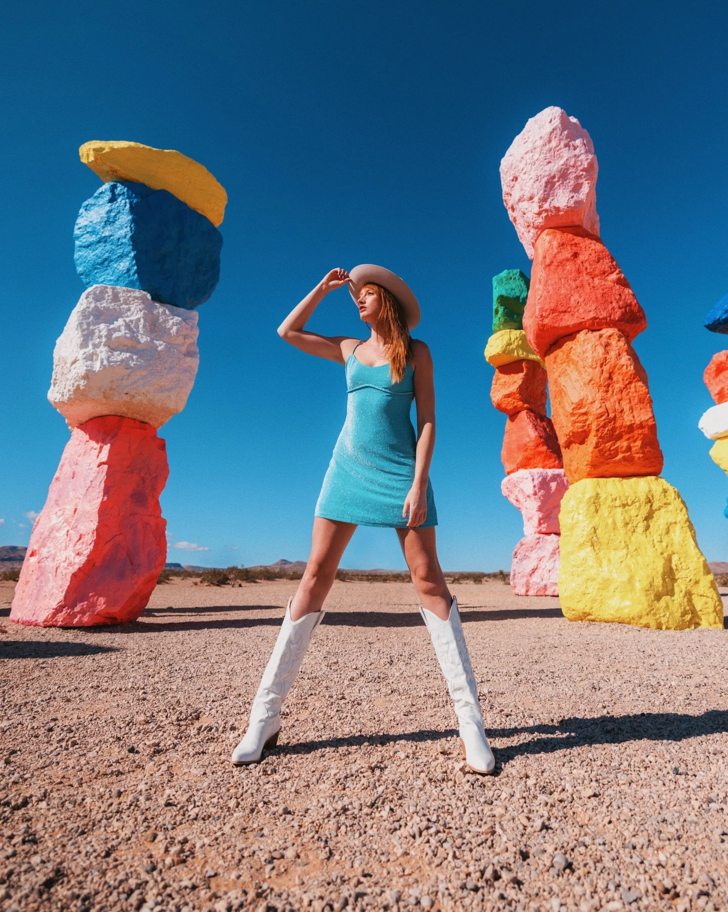 What happens in Vegas&hellip;

Back in Vegas right now for a little outdoor adventure trip, so here&rsquo;s a carousel of some of my fav photo spots in and around Vegas! Yes the last one is literally just the hallway in Treasure Island lmao 😂 

#pho