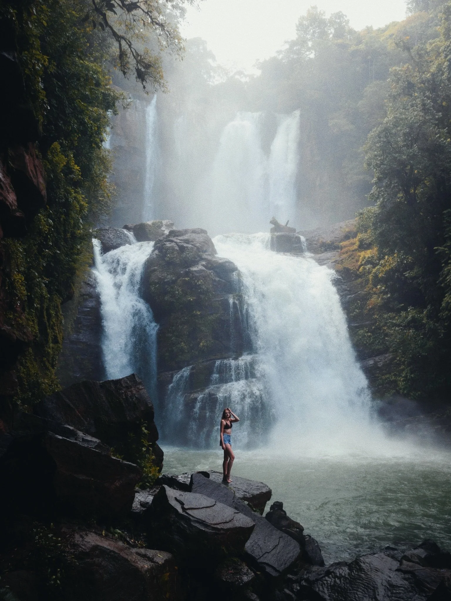 Deep in the jungle.

Just a set from my favorite waterfall in Costa Rica. This country was so beautiful, feeling like I definitely need a return trip soon 🤍🍃

Shot with @mikesugianto 

#puravida #costarica #travelphotography #femalephotographer #wa