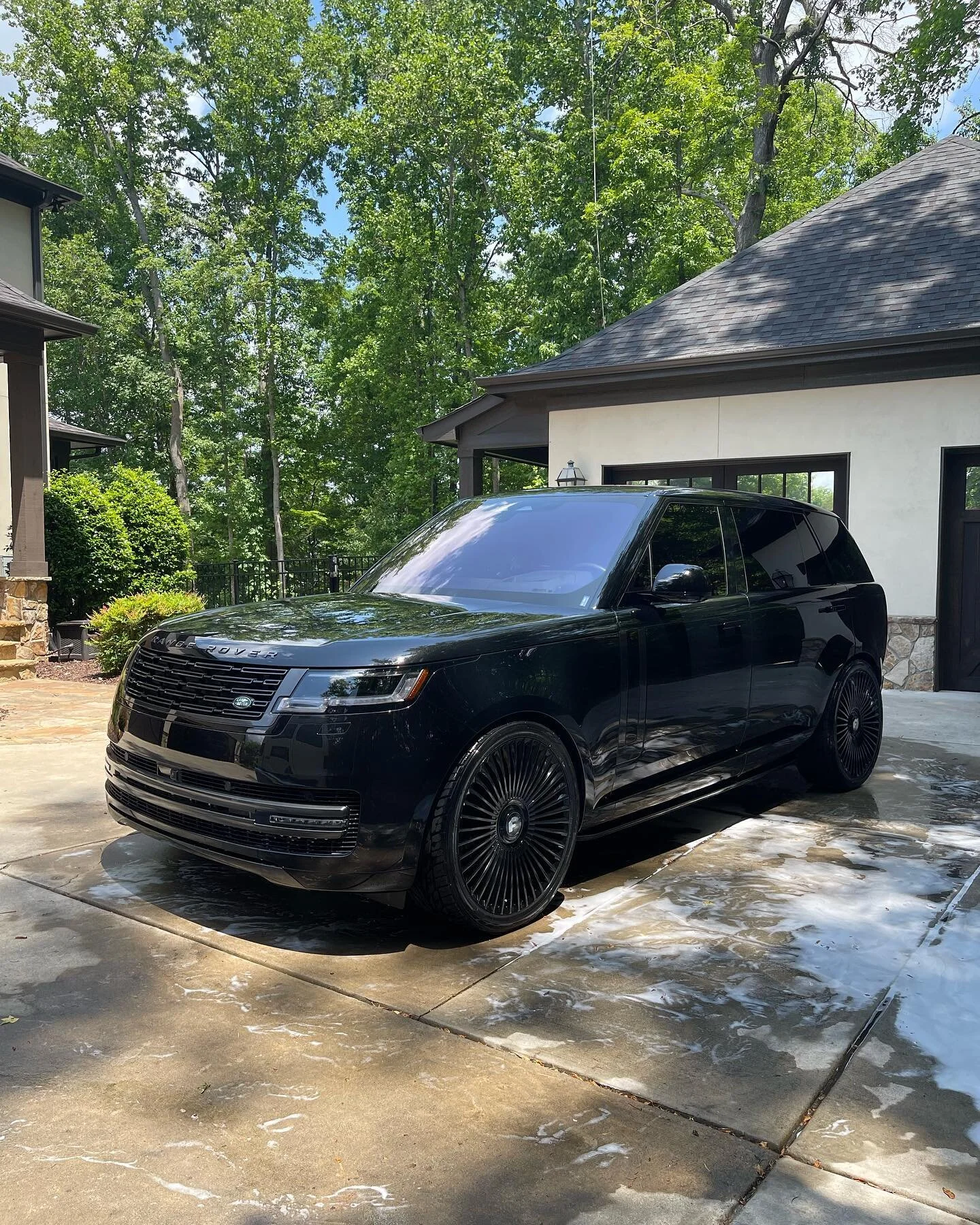 Range Rover 

Range Rover with a Maintenance Detail. It&rsquo;s a quick basic interior and exterior service and is only available to our maintenance clientele. Add Ons Are Available For This Package! 

Maintenance Detail Starting Price
CAR - $60
SUV/