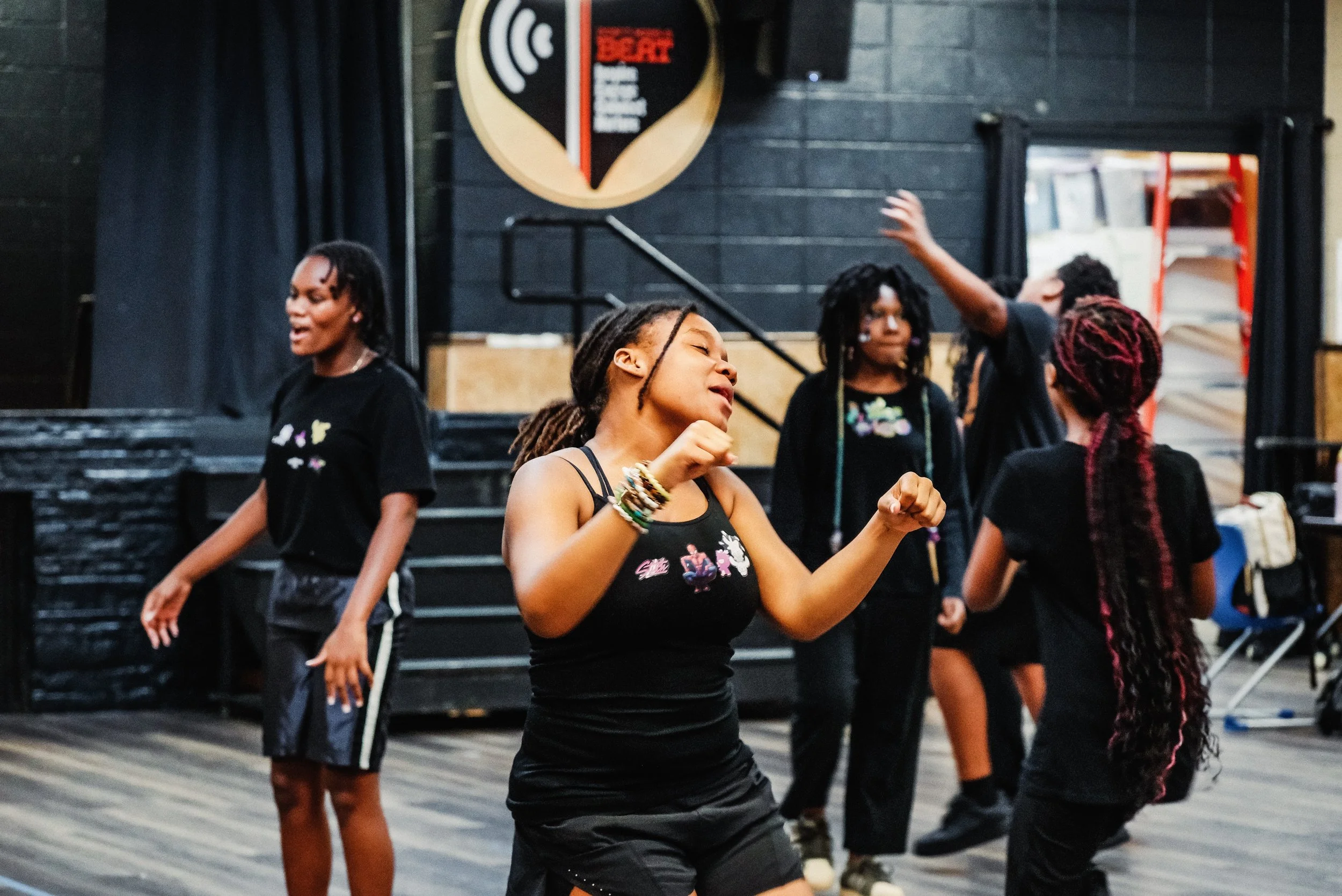 Yesterday, our students collaborated with guest artist Phedre Delinois, a theatre performer and instructor, to explore how to identify their performance strengths. 

The energy was everything. 😍

#dmabmusicaltheatre
#dmabbroadwayexperience
#dontmiss