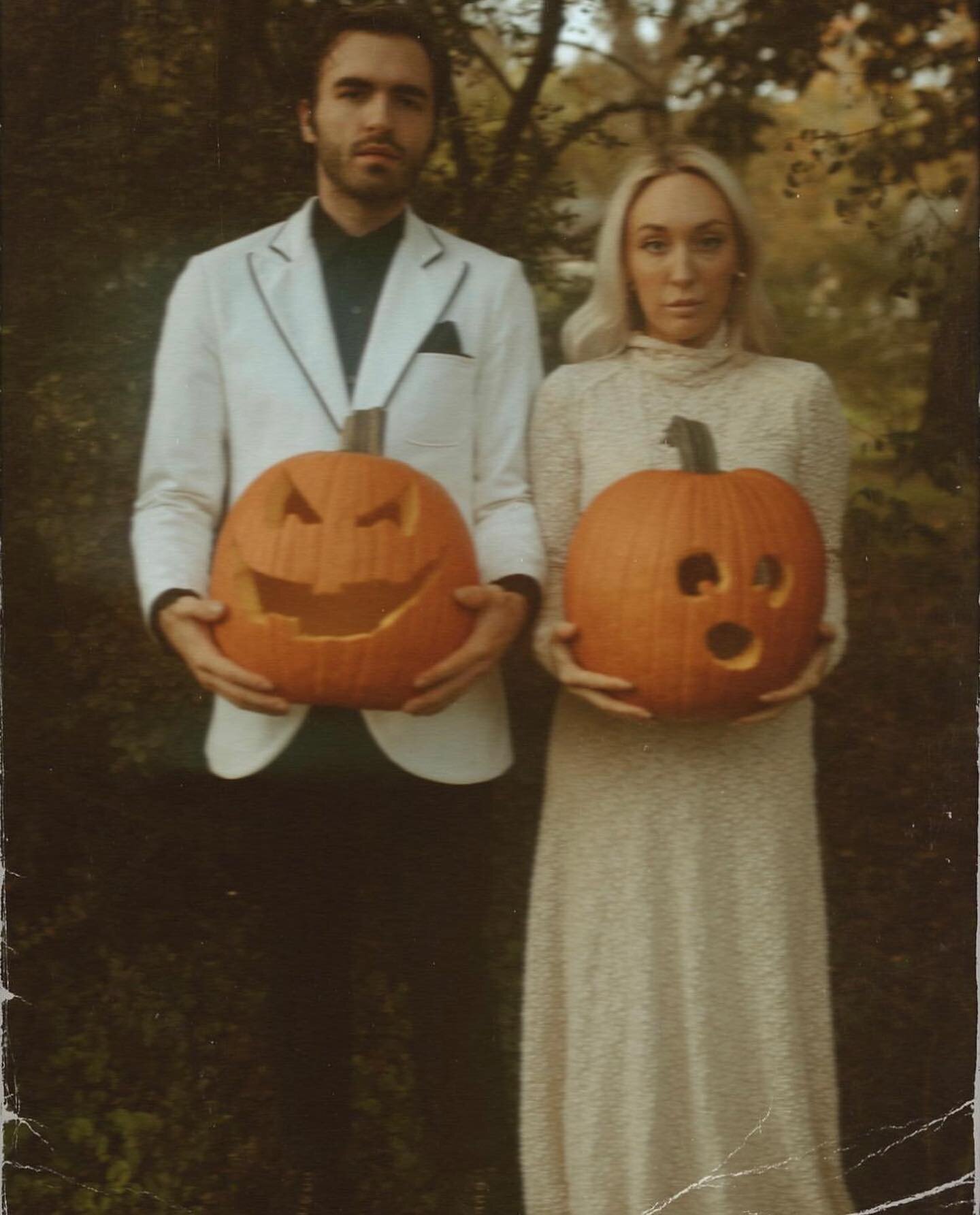 Spooky Szn🎃

Enjoy this work by @gypsymoonphotog 

We are so inspired by themed styled wedding shoots! Fall is the perfect time of year to get creative😍✨

Get creative with your own beauty looks by joining our bridal beauty tribe! Use the link in o