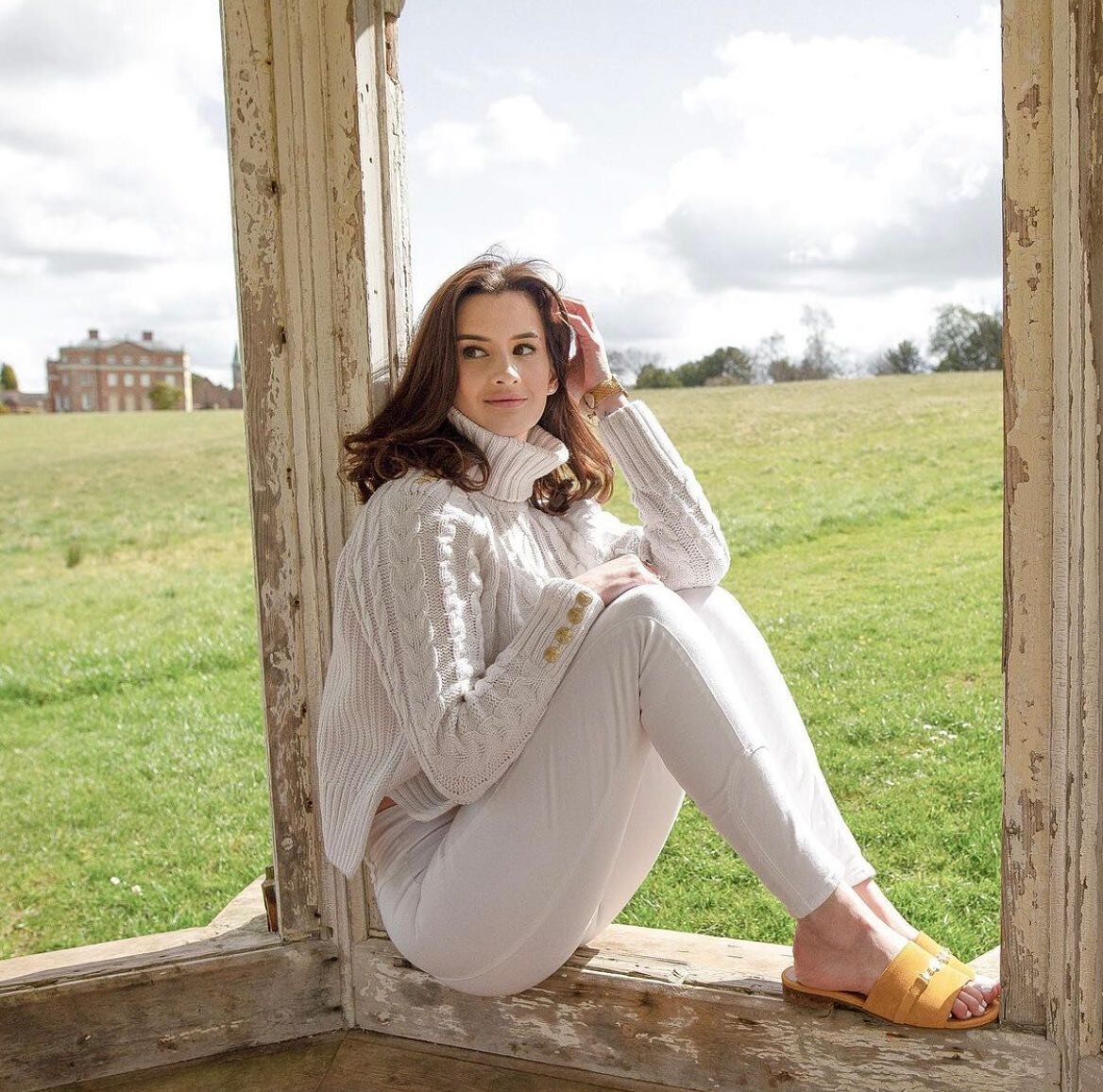 Kyre Park featuring as an beautiful backdrop in @countryclassiclucinda&rsquo;s elegant photoshoot 🤍