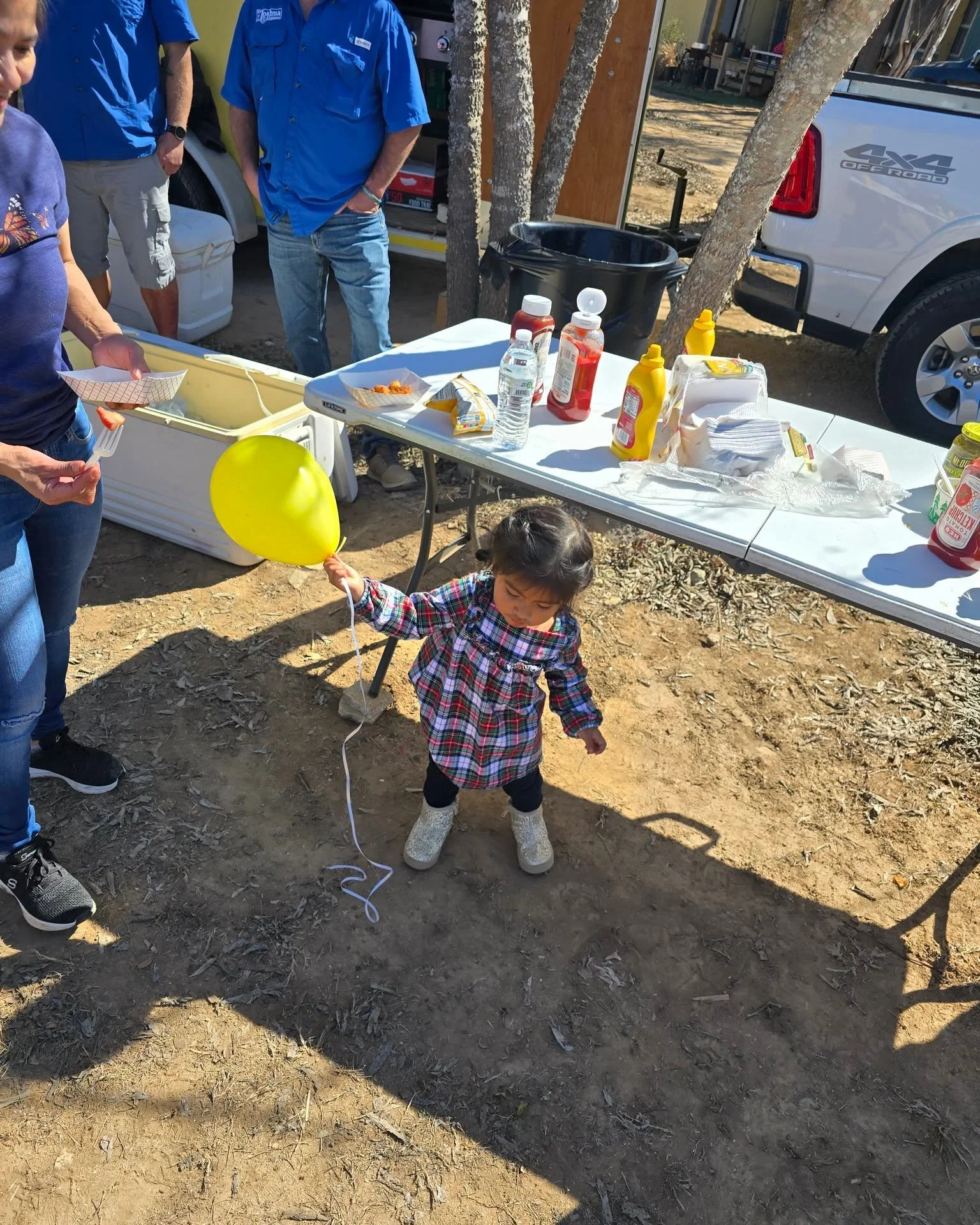 🧡Grateful. THANK YOU. Slightly over-inflated. 😉🧡

Huge shoutout to @target  in Bee Cave for donating TWO helium tanks for the New World Trailer Park playground celebration!

Because of their generosity, we had balloons for days&hellip; and may or 