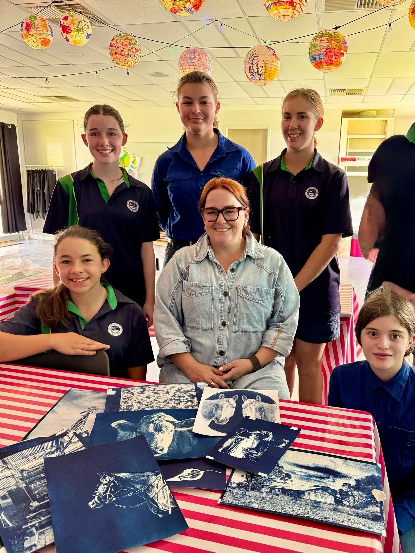 On Friday I had the absolute pleasure of popping in to @borderriverschristiancollege to have a chat to the Grade 8 art class about the cyanotype process. 

They were such a wonderful group of kids and we had some success with our printing which isn&r