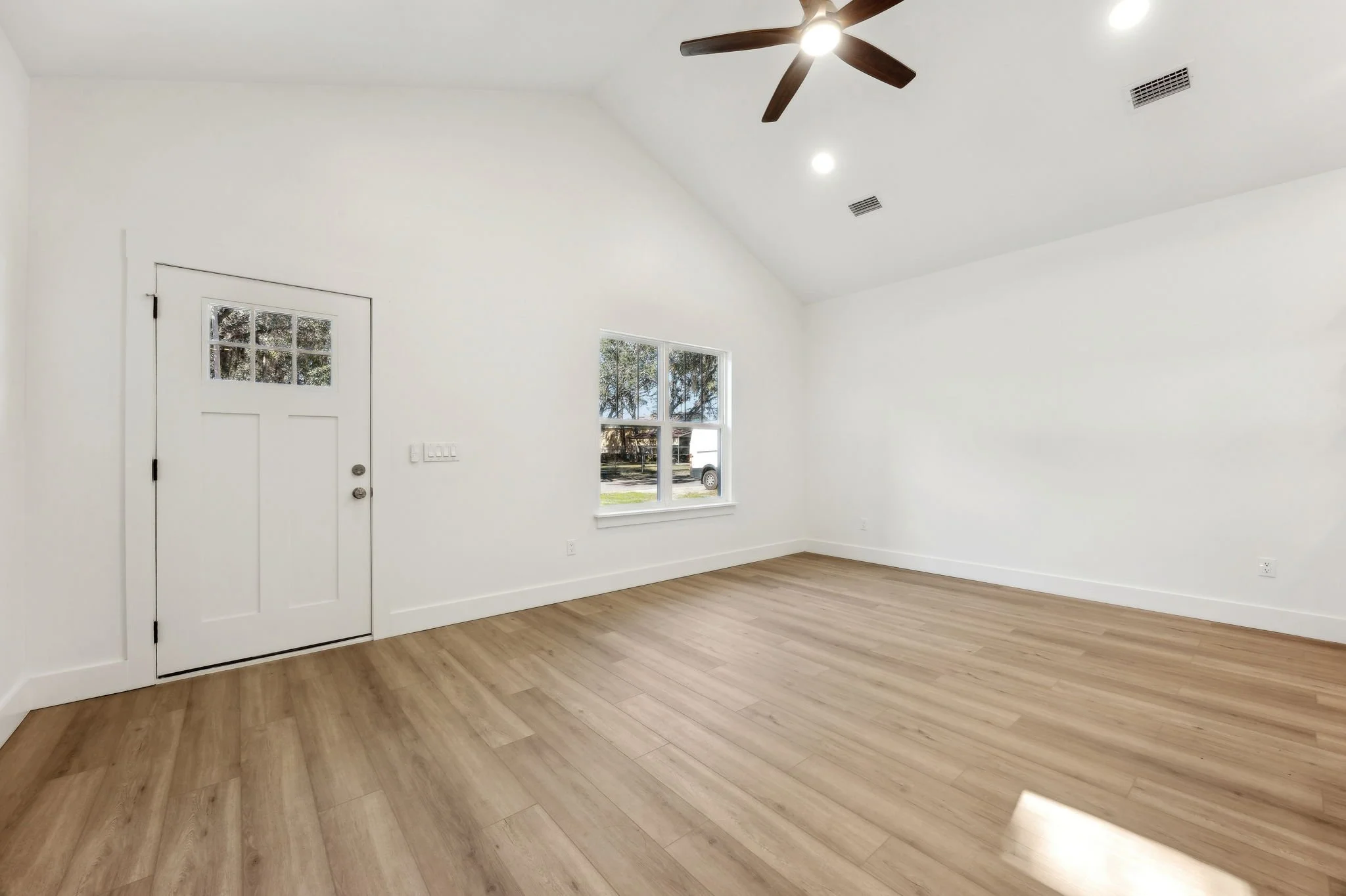7-web-or-mls-520 Division St (7 of 37).jpg