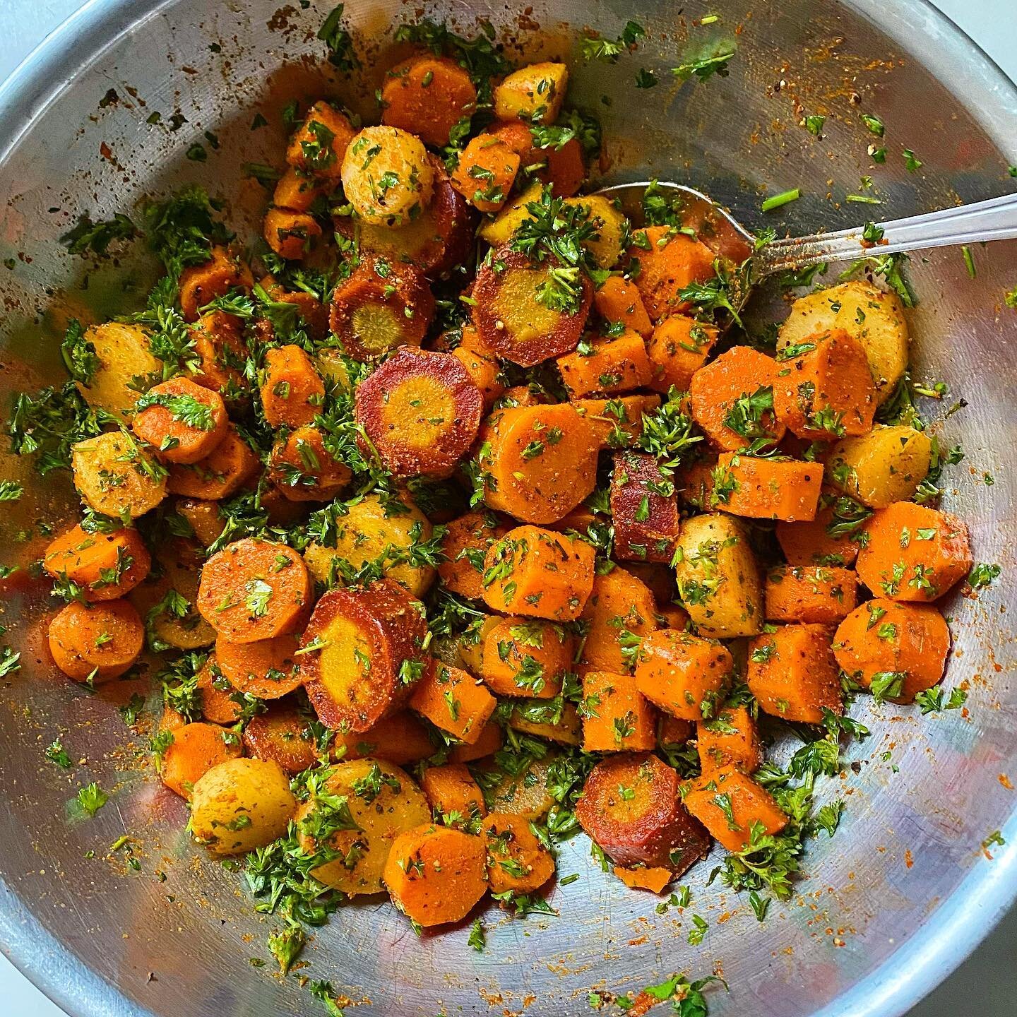 Moroccan Carrot Salad 🥕🥕🥕 is even prettier when using tri-color bag of carrots🥕🥕🥕 Boil carrot 1/2&rdquo; rings for about 5 min or just until al dente, drain. Add chopped parsley 🌿 salt, pepper, cumin, paprika, chili powder and 1/4 cup olive oi