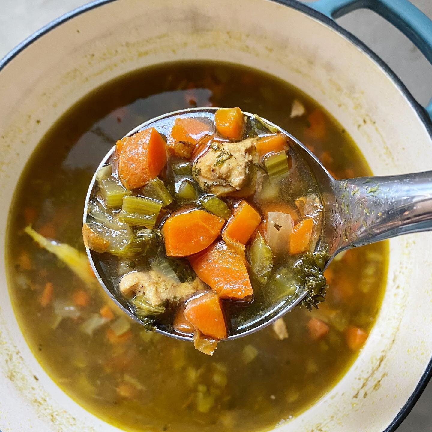 Chopped Chicken Soup 🍲 Cold weather calls for a hot bowl of soup!  It&rsquo;s fulfilling, warms our body and soul, easy to prep and delivers tons of nutrients 👍😋 Here is how to make this soup: in a medium soup pot, start with 1 tbs of oil, add cub