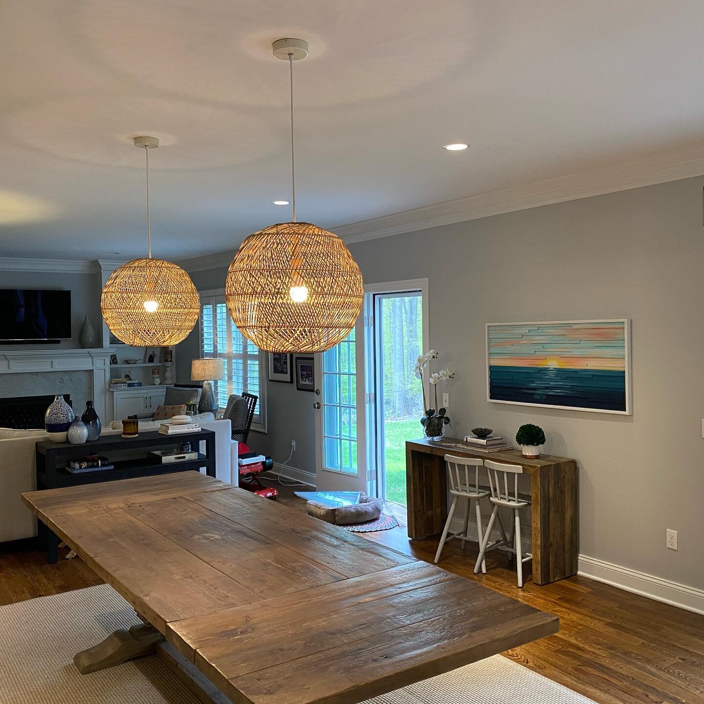 Here is a before and after of a pendant light install over a beautiful farmhouse table in Fairfield. We are continuing to take all safety precautions 😷 in these crazy times! Call us today! 203-520-7562 ⚡️🔌💡#supportsmallbusiness #localbusiness #fai