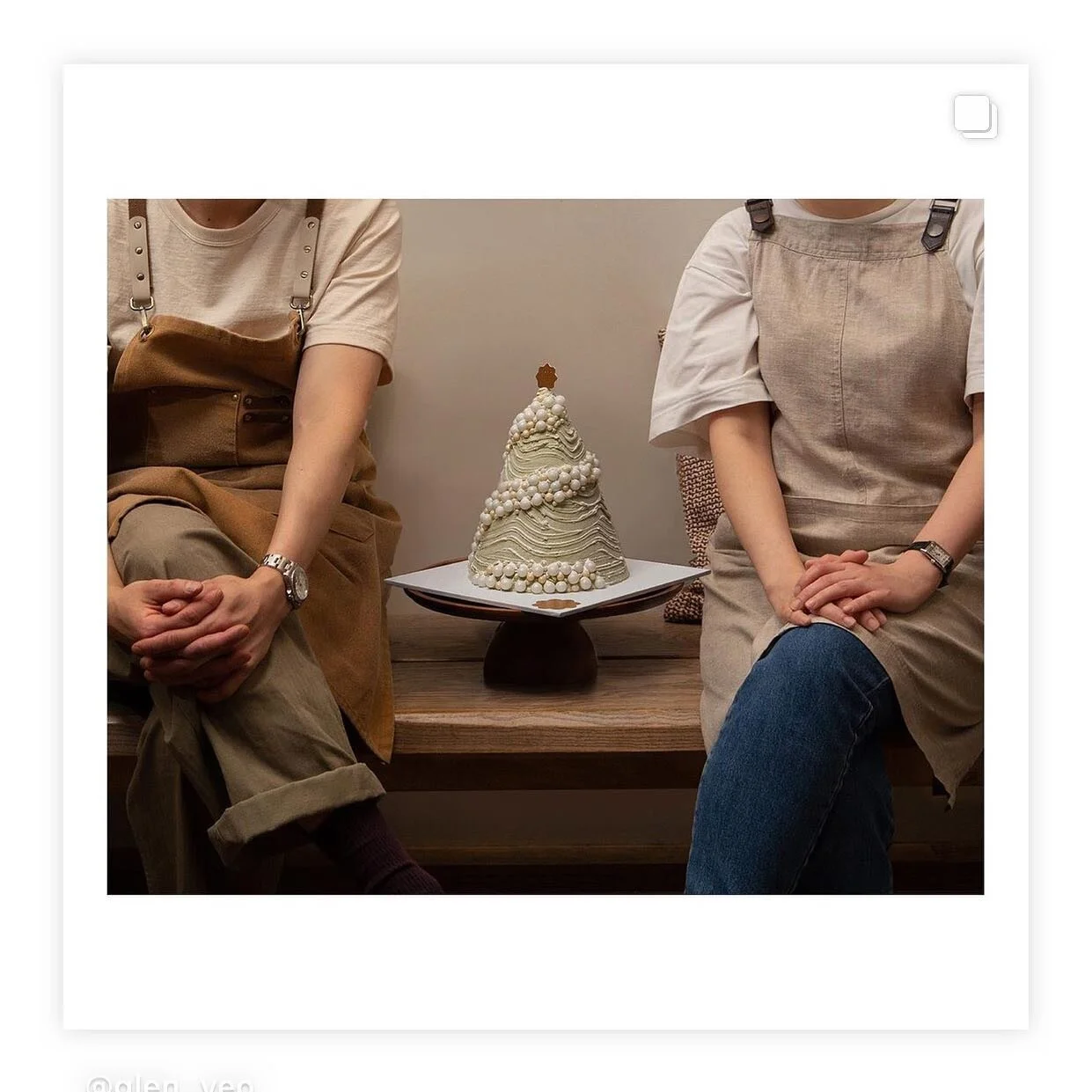 Merry Christmas everyone 🍾🥂✨! Thank you for an amazing year and your on going support! @alittlesomethingcake would not have gotten this far without you guys! 🫶🏻 
.
Our team will be away from Christmas Day until February ! But dont worry, we will 