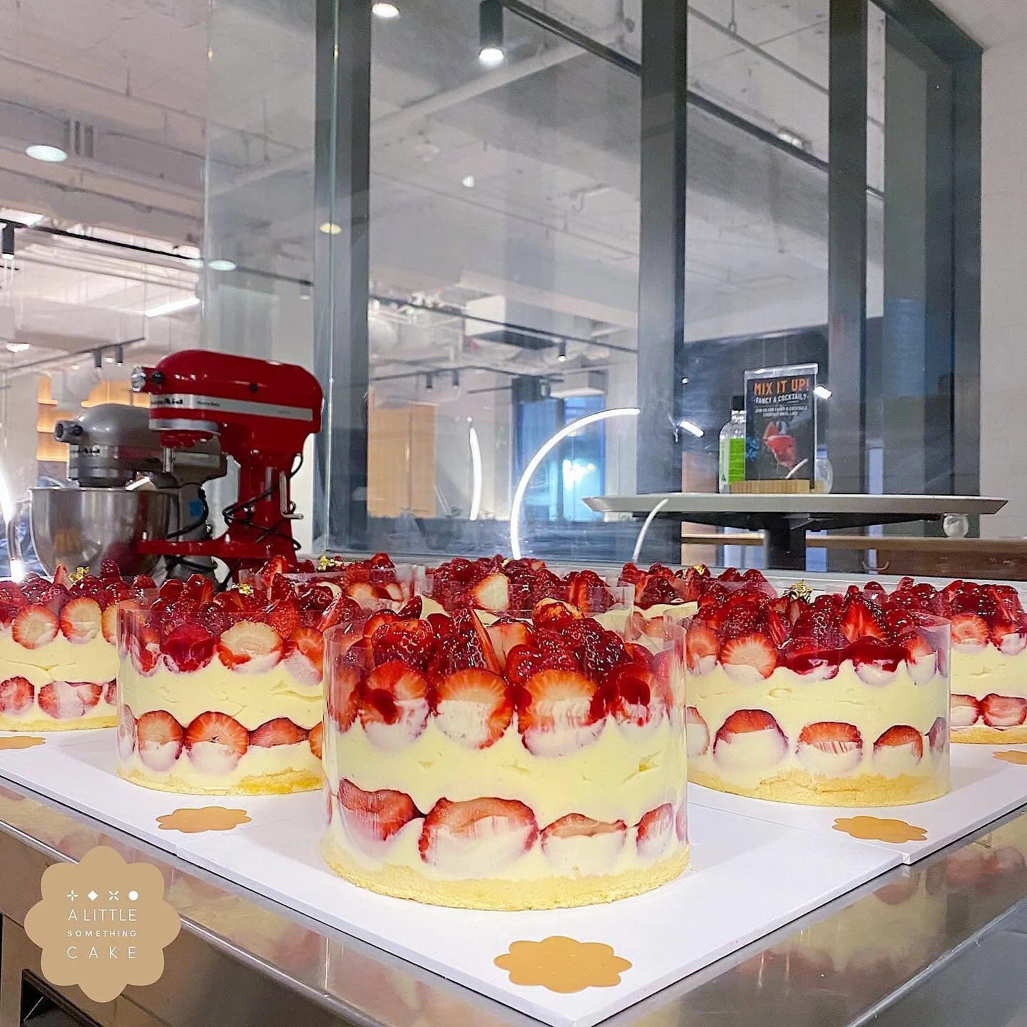 #Christmas isn&rsquo;t a season. It&rsquo;s a feeling 🎄✨And we are definitely feeling the vibe here at @alittlesomethingcake 😋
.
We have a few spot left for this #Christmaseve Saturday 24th of December. Please message or give us a call (0423979999)