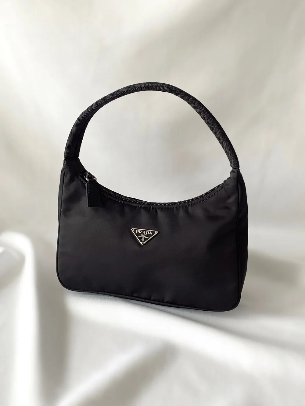 Vintage prada 2025 nylon hobo bag