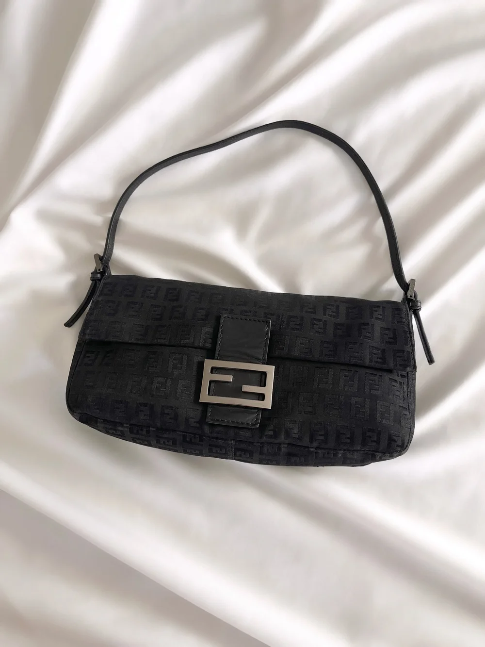 FENDI THE BAGUETTE ブラック 8BR600AT57F15ZW_01