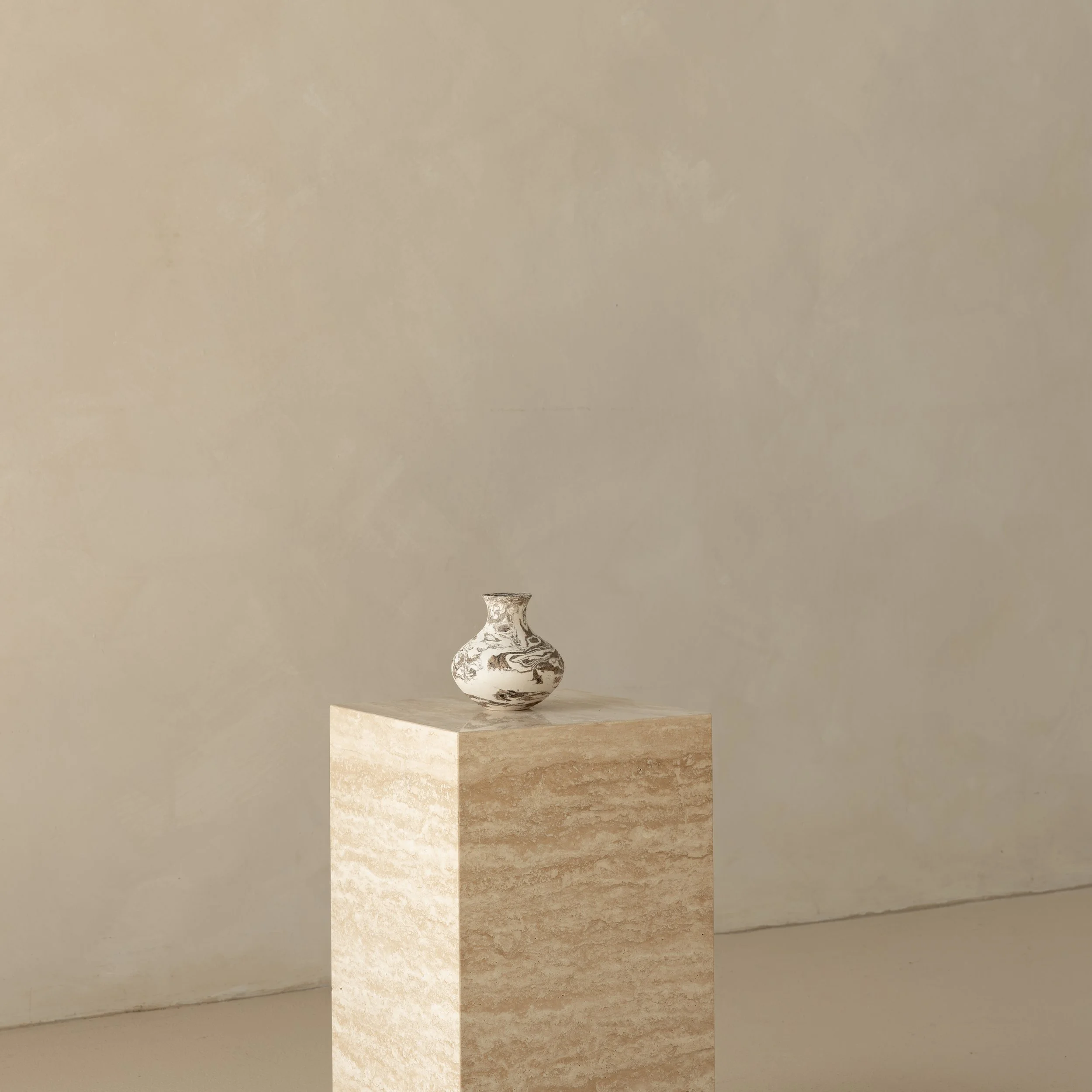 Nioka Clay — Bulb Vase (2026) — Clay — 12 cm x 12 cm