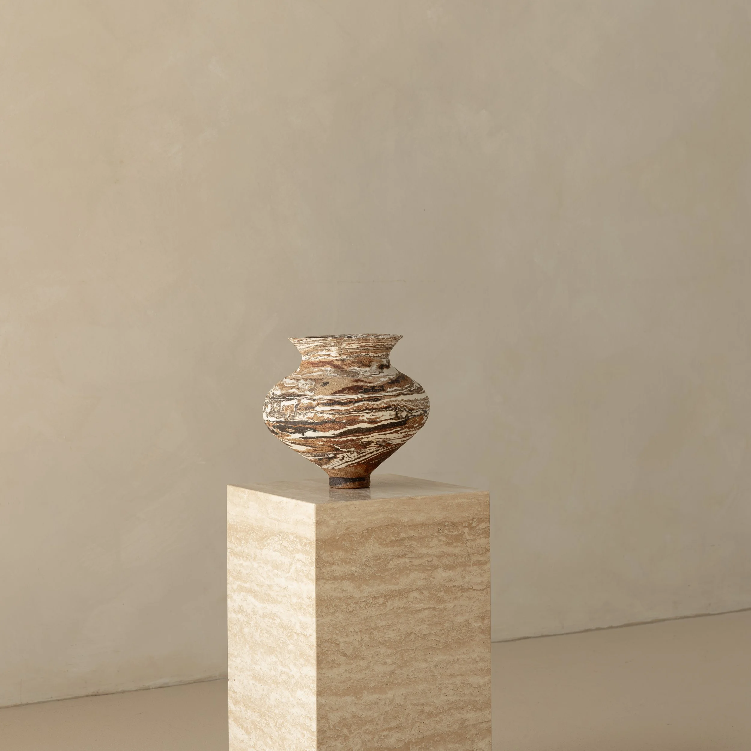 Nioka Clay — Curve Vase 2 (2026) — Clay — 24 cm x 24 cm