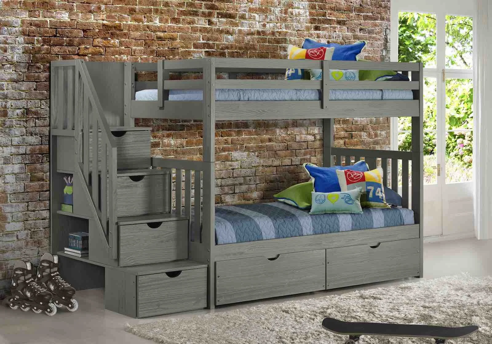 детская кровать с лестницей и ящиками