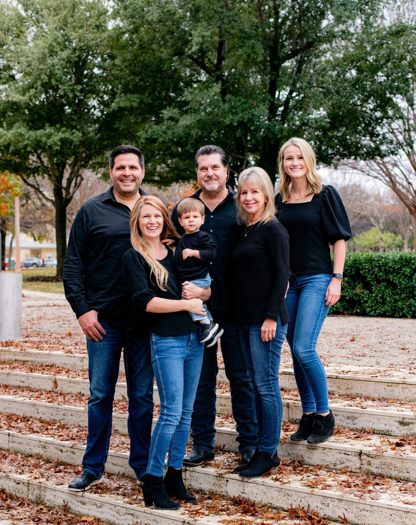 You've found the epitome of a true friend if you've had the pleasure of meeting any one of these folks. The Sullivan and Komoroski Family!!

#kimbellartmuseum #fortworth #photography #dfwphotographer #dfwphotography #dfw #familypictures #familyportra