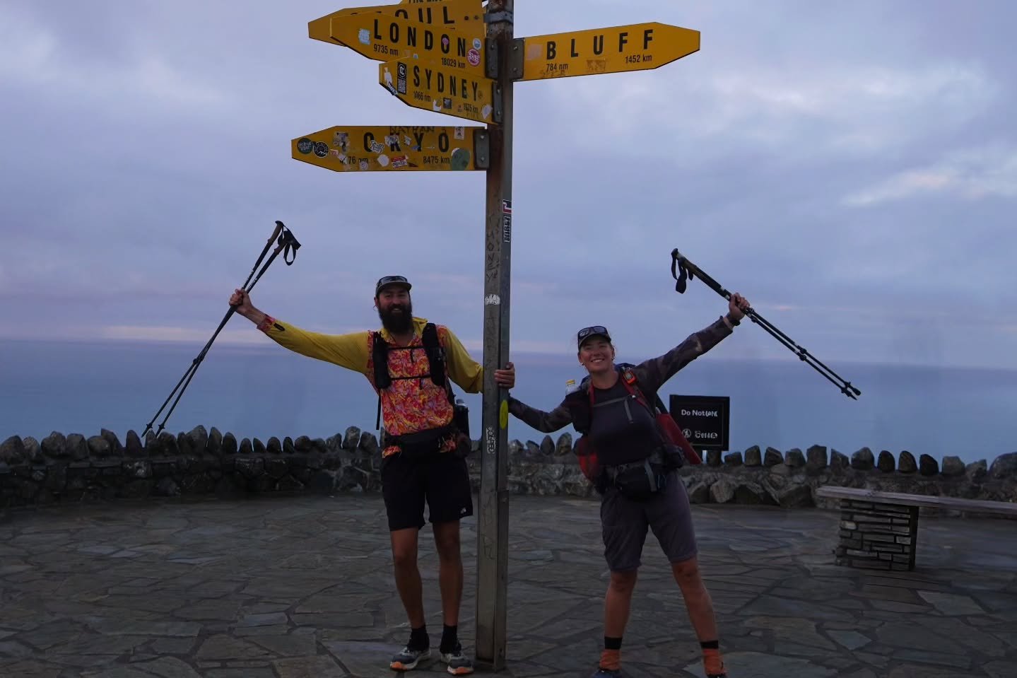 WE DID IT! 🥳
We finished our thruhike of New Zealand!
🌟 126 days 🌟
🌟 2906 km 🌟
***
Ahipara - Cape Reinga
106 km
21 Apr - 23 April (3 days)
90 Mile Beach! We were finally here, and it was a bit hard to believe. A place we'd thought about