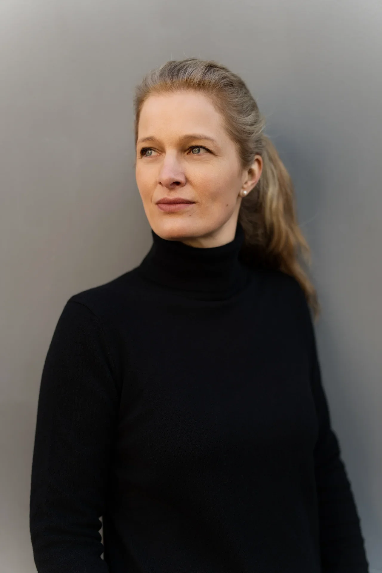 Businessportrait Frau schwarzer Pulli