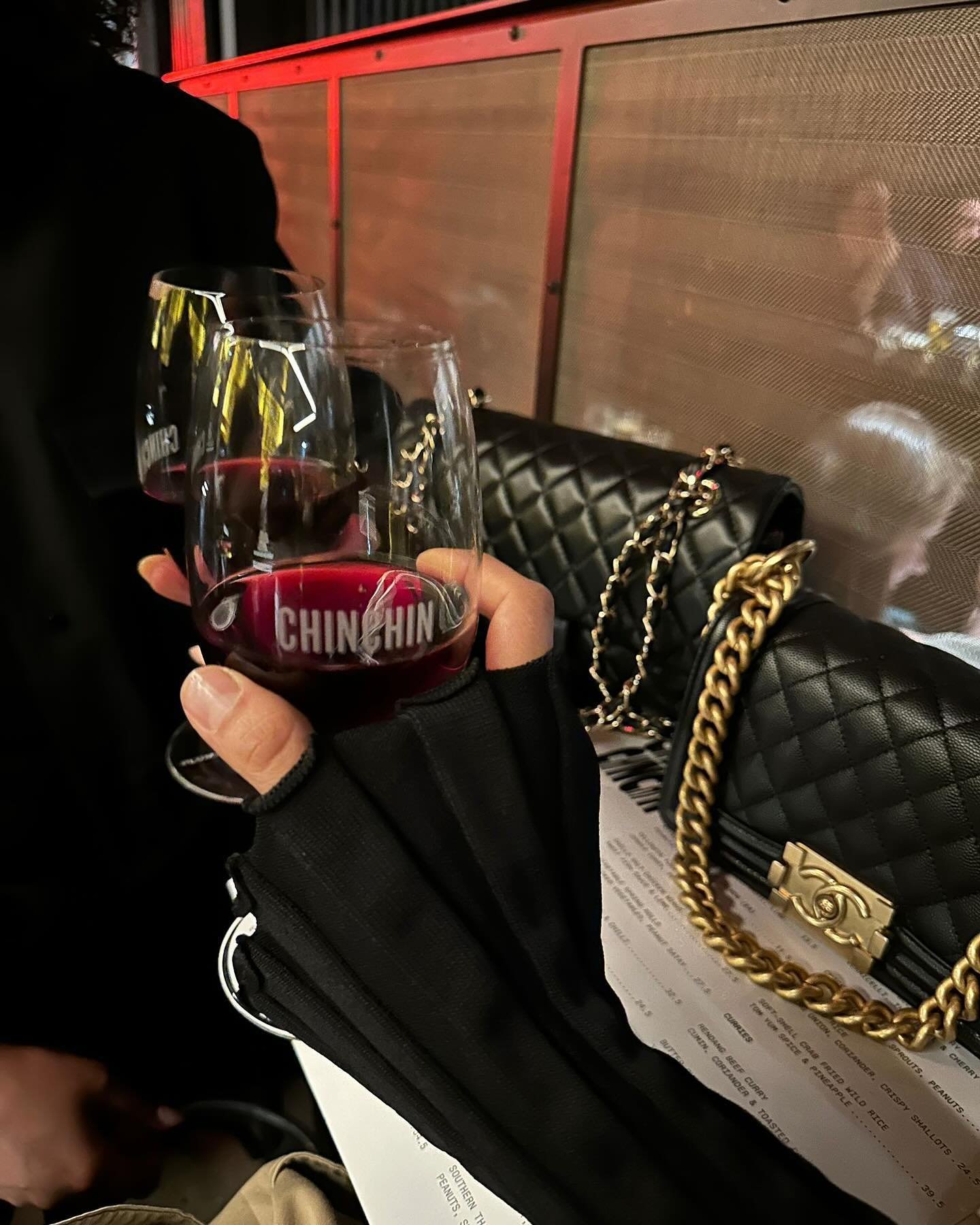 Good food, long chats and an overall incredible night with @mystyleperspective 🖤

#girlsnightout💃 #melbournenightlife #chinchin #twinning👯

Outfit details: 
Too @forcastofficial 
Jacket @mango 
Skirt @zara 
Shoes @ninewestaus 
Bag @chanelofficial 