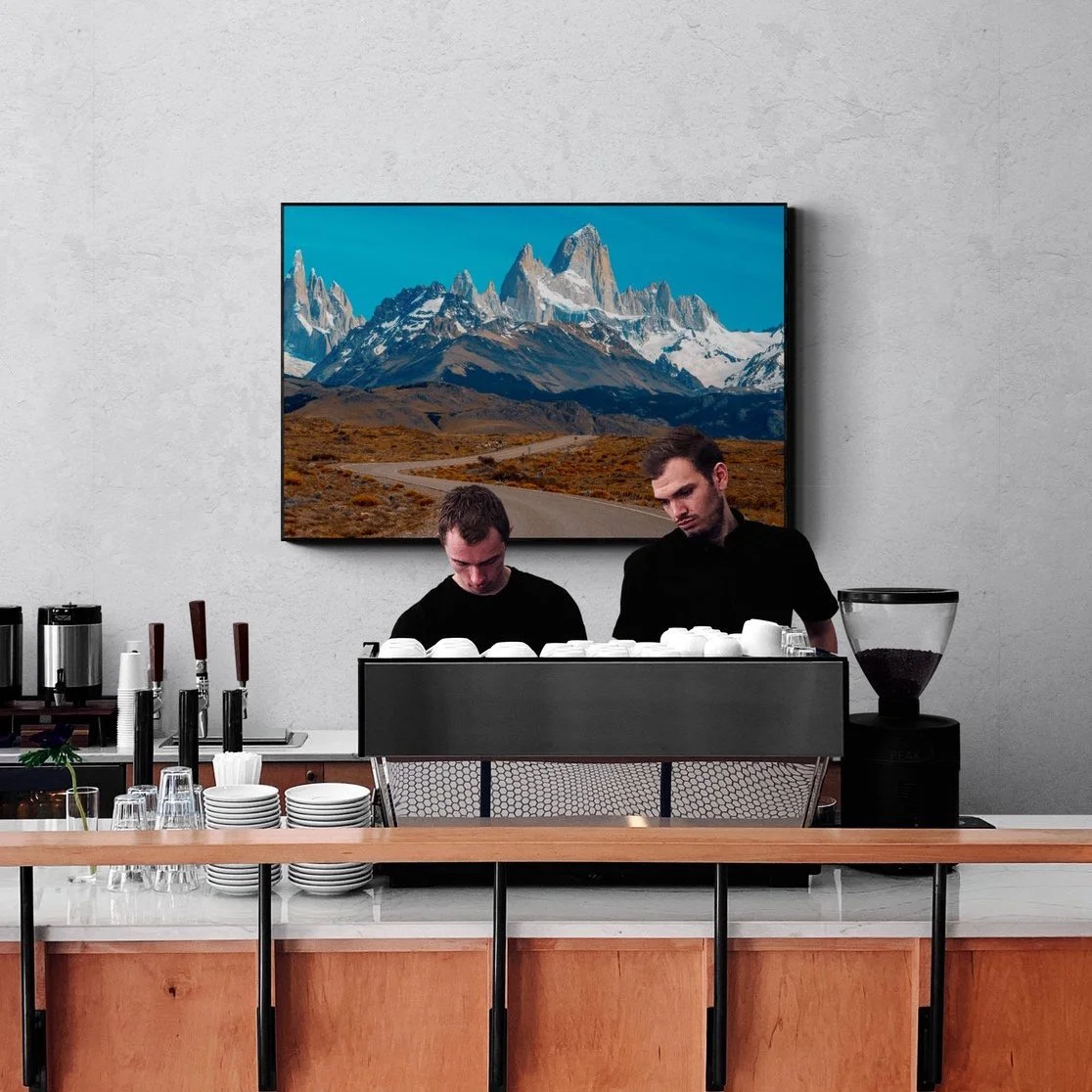 busy-baristas-in-coffee-shop-5.jpg