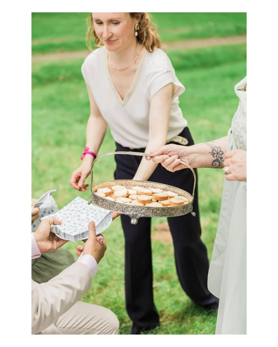 Cr&eacute;ation d'un rituel gourmand avec les mari&eacute;s pour leur c&eacute;r&eacute;monie de mariage !
C&eacute;l&eacute;brer l'amour &agrave; travers les saveurs. D&eacute;licieux po&egrave;me. 
.
.
Th&eacute;i&egrave;re et plateaux chin&eacute;