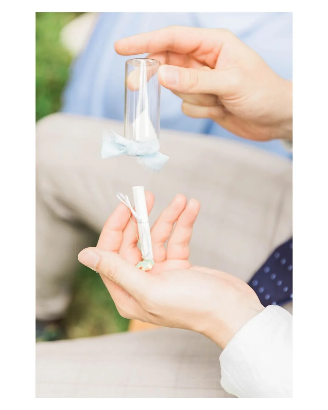 Offrir quelques mots d'amour &agrave; leurs proches pendant la c&eacute;r&eacute;monie de mariage, c'&eacute;tait le voeu de Leyna &amp; Benjamin.
🎶 &quot;Howl's Moving Castle (violin and piano) &quot; Edward Chang Violin
.
Officiante @lamaisonlorcy