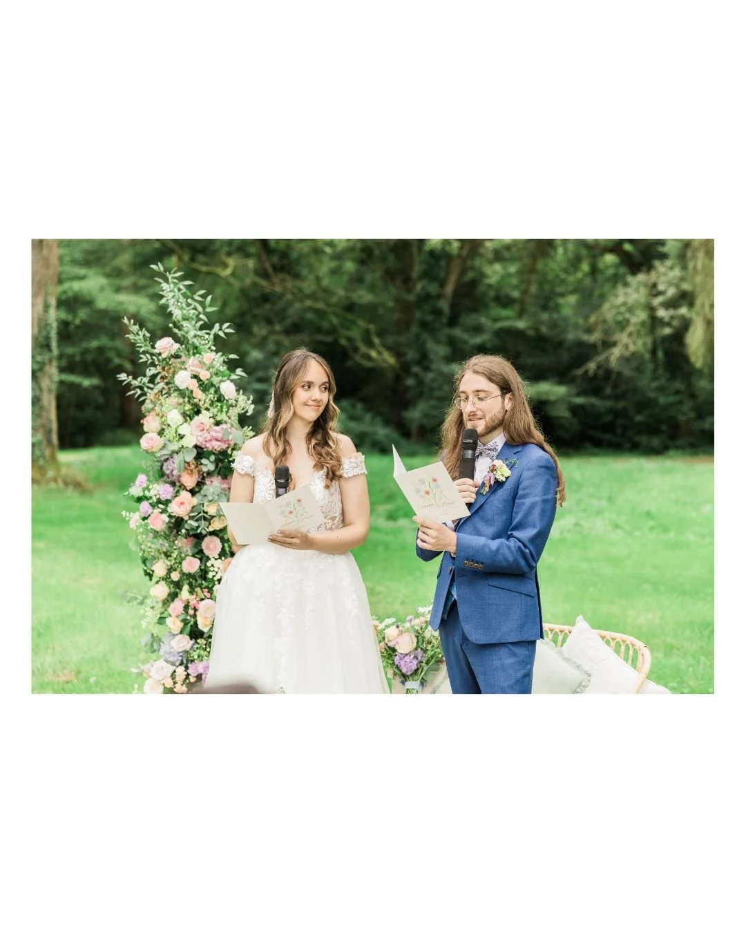 Leyna &amp; Benjamin ont &eacute;crit &quot;Voyage &agrave; deux&quot; :
&quot;L'amour est une valse, elle se danse &agrave; deux ; l'important est donc de ne pas perdre son partenaire des yeux et de savoir quand suivre, et quand guider (...)
L'amour