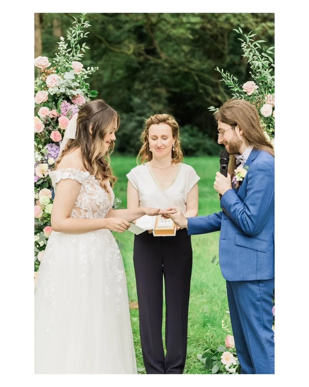 Je vous souhaite Leyna &amp; Benjamin de rester fid&egrave;les &agrave; vos engagements et &agrave; votre intuition. Que la vie vous prodigue ses meilleurs saveurs ! 
Au plaisir de vos nouvelles,
Avec le coeur 
Anne