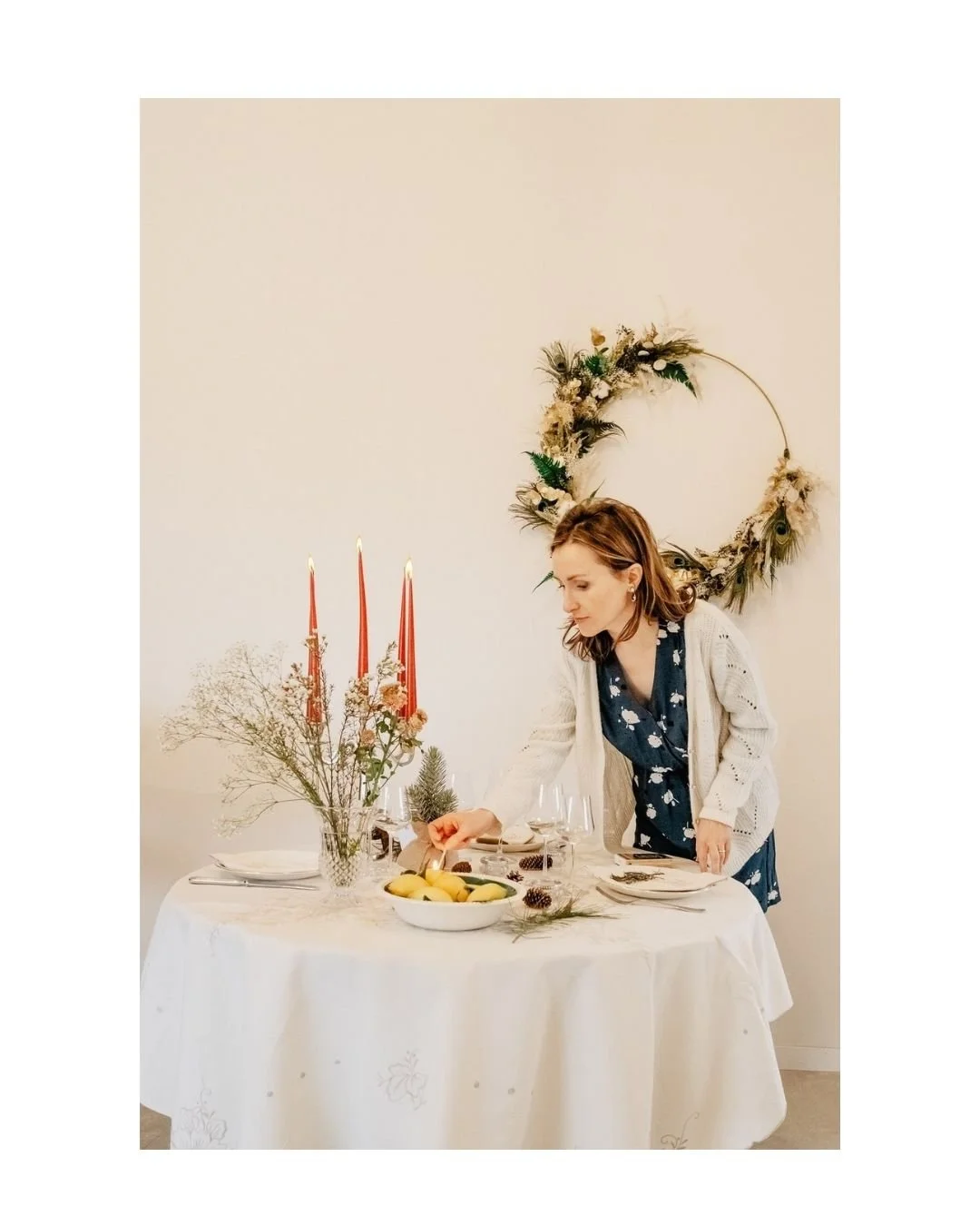 Que cette veill&eacute;e de No&euml;l abrite notre lueur,
Avec le coeur,
Anne