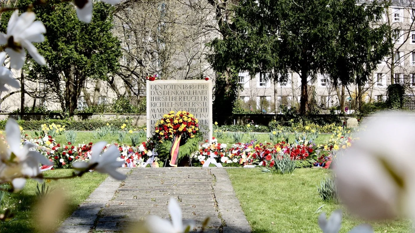 Führung über den Friedhof der Märzgefallenen am Internationalen Frauentag