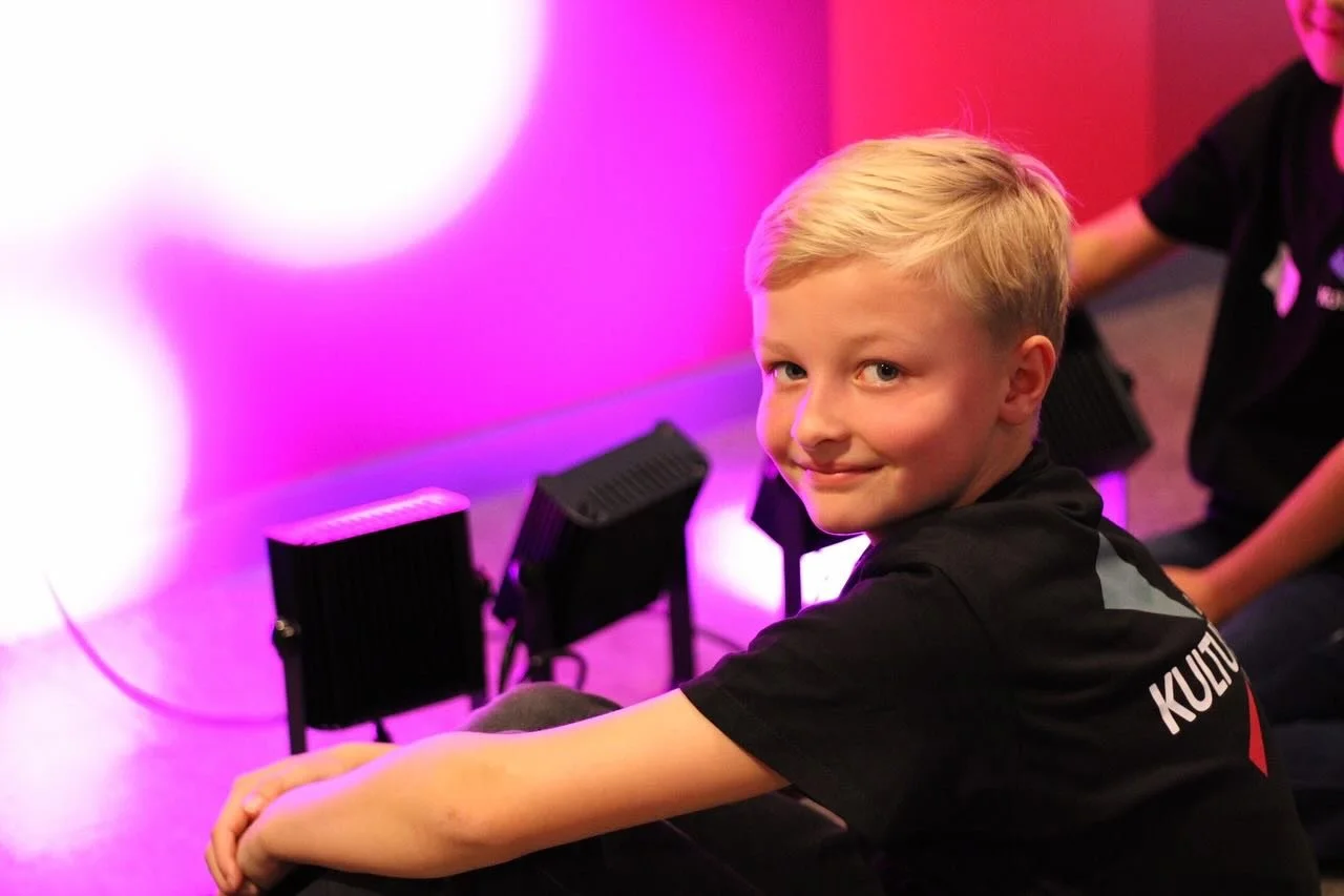 F&ouml;rsta utbildningsdagen avklarad! Vilken fantastisk dag vi haft p&aring; Rytmus! Ljud- och ljusteknik, presentationsteknik och workshop i trailerfilm! Tack till Katteb&auml;ck i Trelleborg, V&auml;stra Raml&ouml;sa skola i Helsingborg, R&aring;d