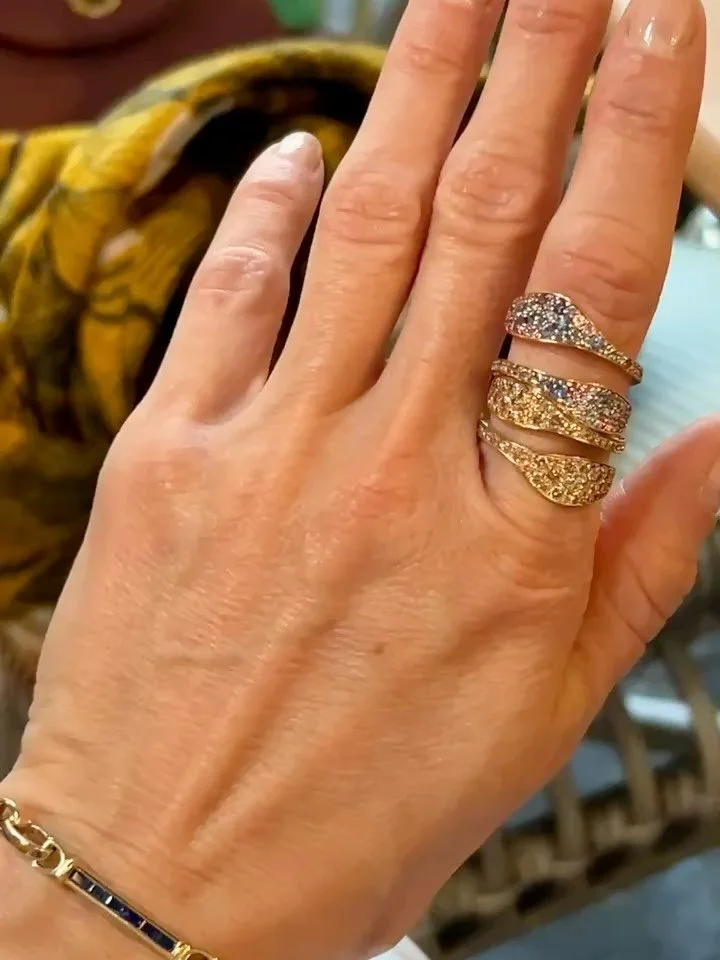 Two is better than one! Partner rings (his is purple 💜); symbolic bonus is that they fit together beautifully. Sapphires and 18kt rose gold, bespoke.